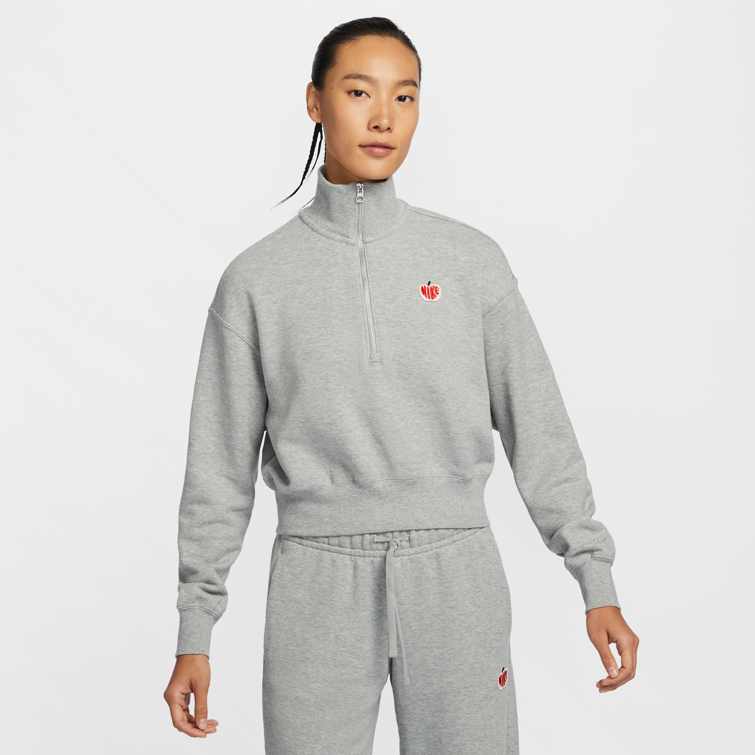 【ナイキ(NIKE)公式ストア】ナイキ スポーツウェア フェニックス フリース ウィメンズ 1/2ジップ クロップド スウェットシャツ HV8731-063 グレー 【ナイキ(NIKE)公式ストア】ナイキ スポーツウェア フェニックス フリース ウィメンズ 1/2ジップ クロップド スウェットシャツ HV8731-063 グレー
