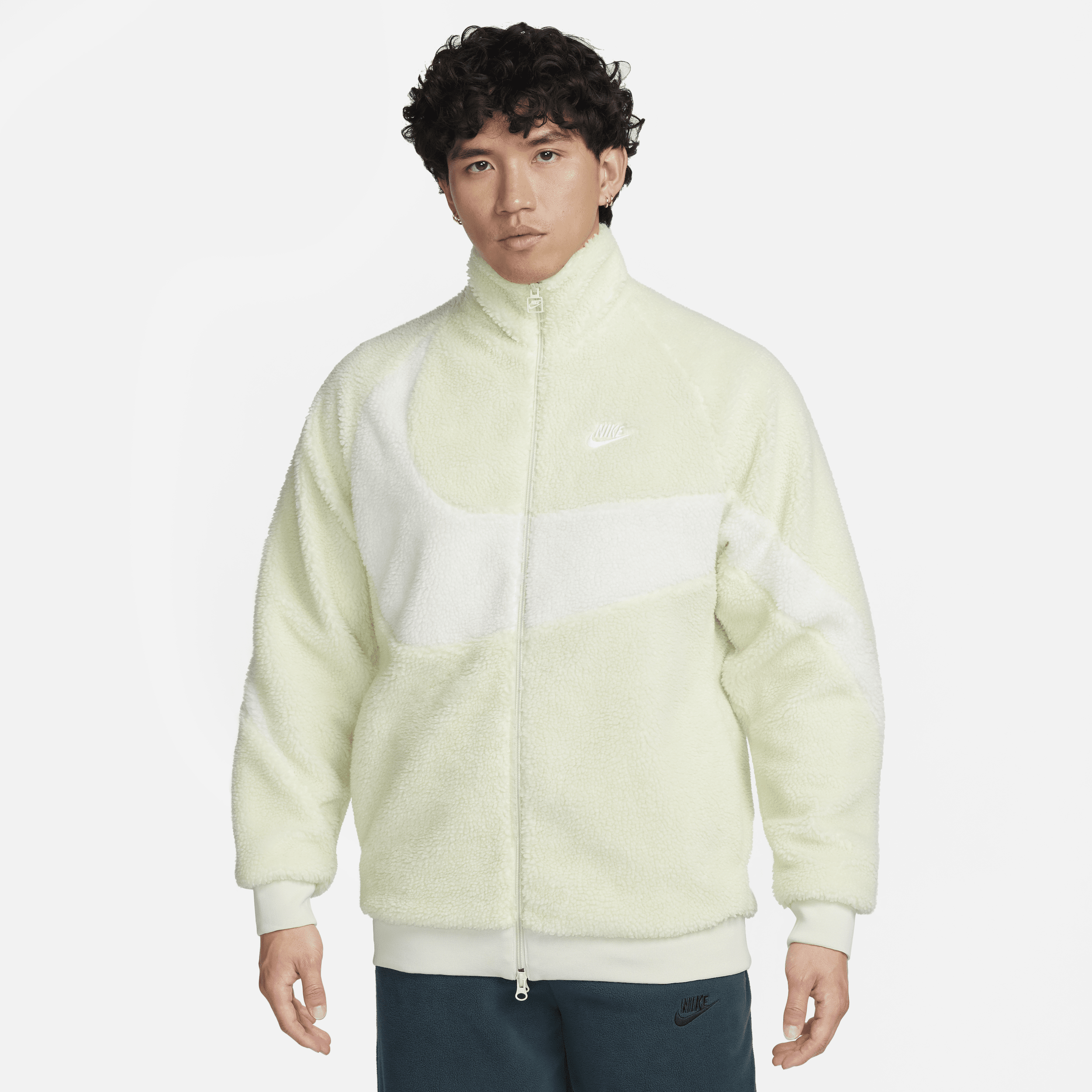 【ナイキ(NIKE)公式ストア】ナイキ スポーツウェア スウッシュ メンズ フルジップ リバーシブル ボア ジャケット BQ6546-020 グリーン 【ナイキ(NIKE)公式ストア】ナイキ スポーツウェア スウッシュ メンズ フルジップ リバーシブル ボア ジャケット BQ6546-020 グリーン