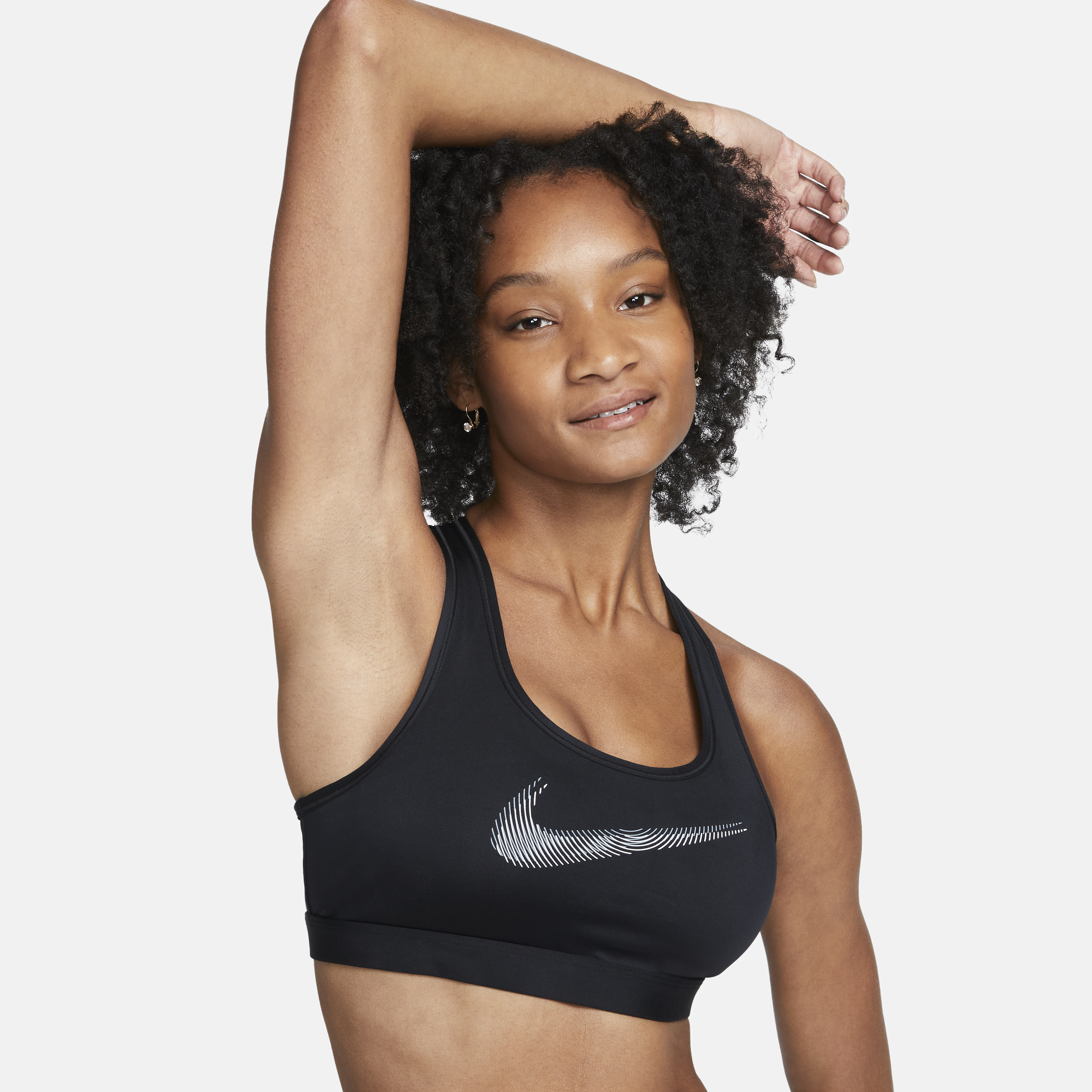 Nike Swoosh-sports-bh med grafik, indlæg og medium støtte til kvinder - sort