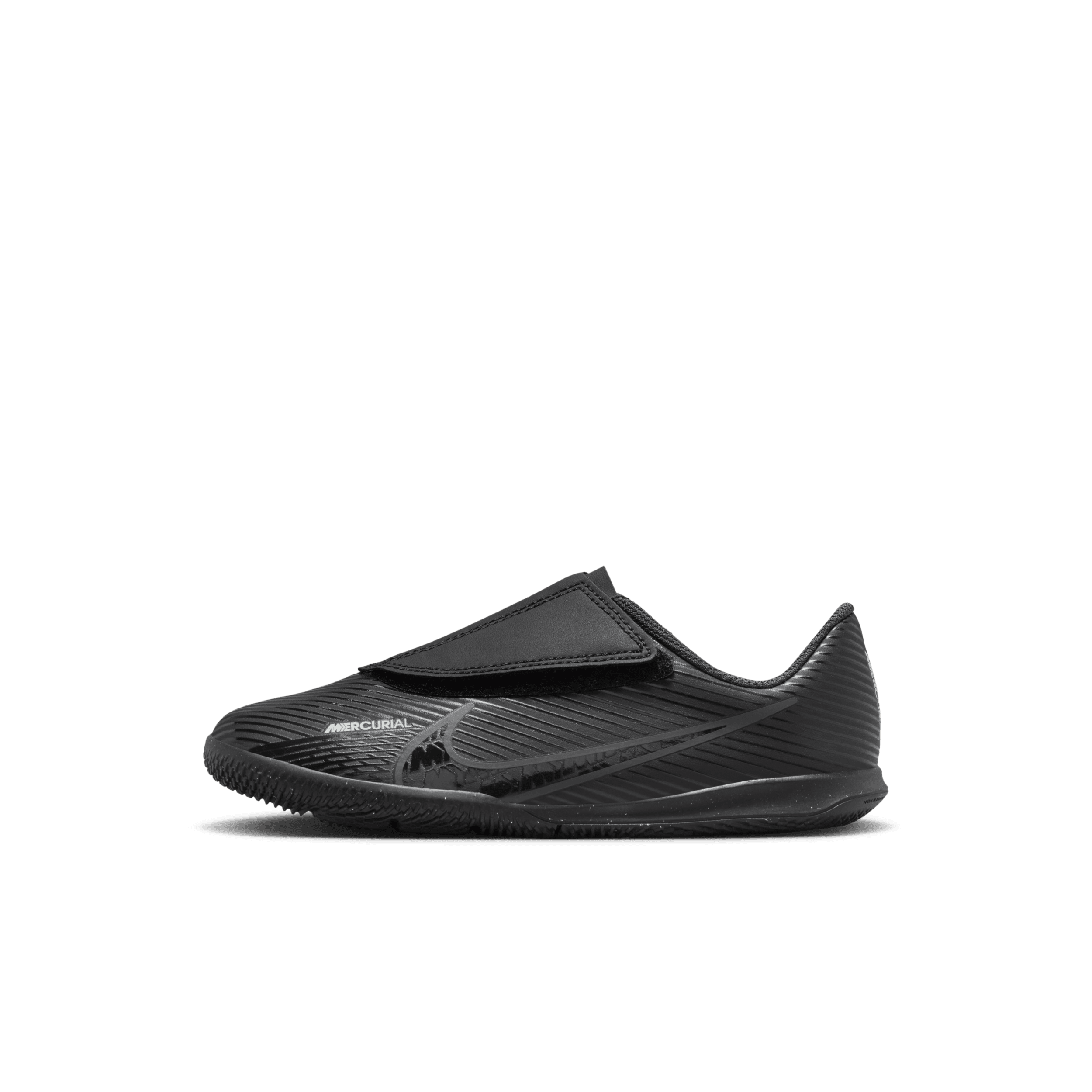 【ナイキ(NIKE)公式ストア】ナイキ ジュニア マーキュリアル ヴェイパー 15 クラブ リトルキッズ インドアコート ローカット サッカーシューズ DJ5957-001 ブラック 【ナイキ(NIKE)公式ストア】ナイキ ジュニア マーキュリアル ヴェイパー 15 クラブ リトルキッズ インドアコート ローカット サッカーシューズ DJ5957-001 ブラック