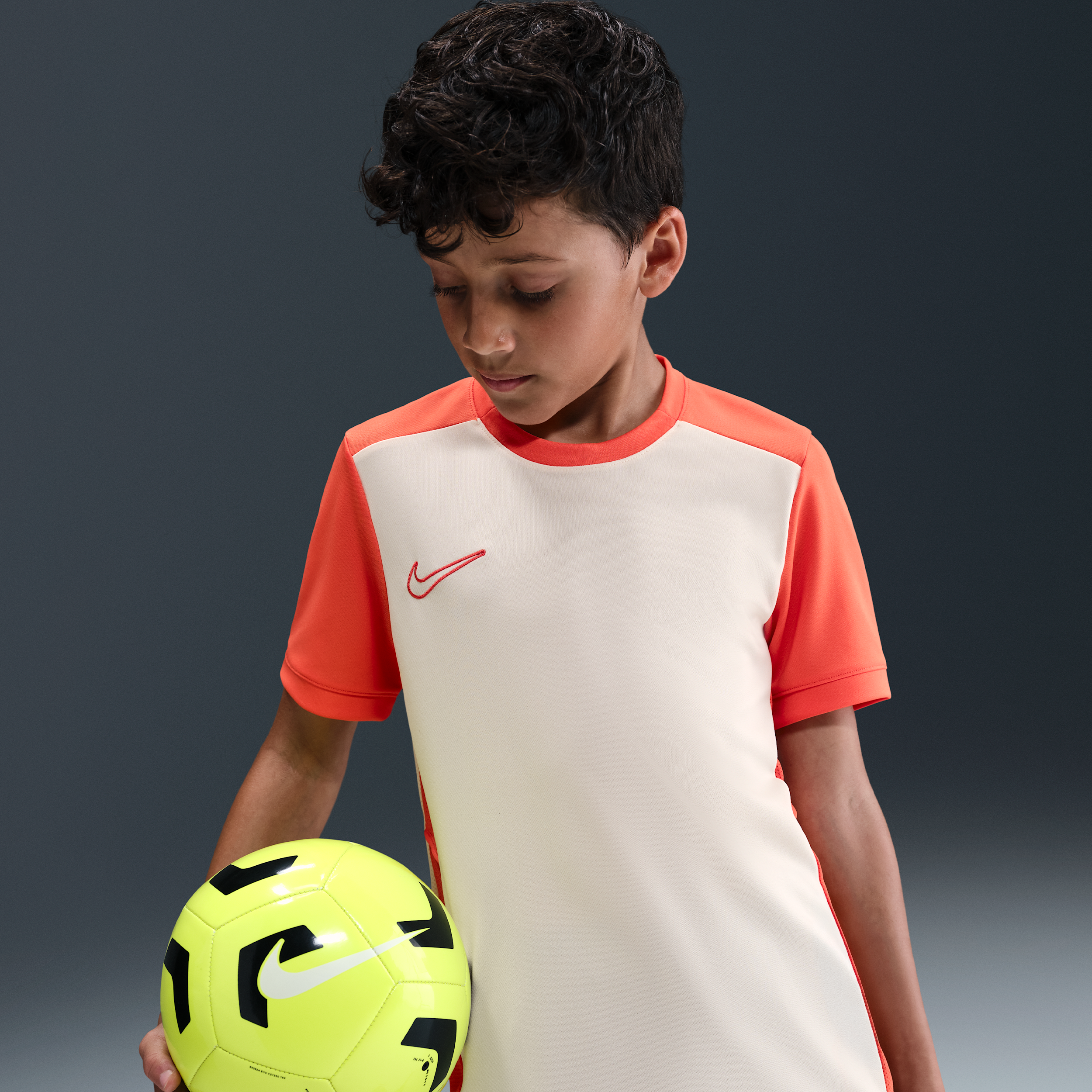 【ナイキ(NIKE)公式ストア】ナイキ アカデミー ジュニア Dri-FIT サッカートップ HJ3716-103 ホワイト 【ナイキ(NIKE)公式ストア】ナイキ アカデミー ジュニア Dri-FIT サッカートップ HJ3716-103 ホワイト