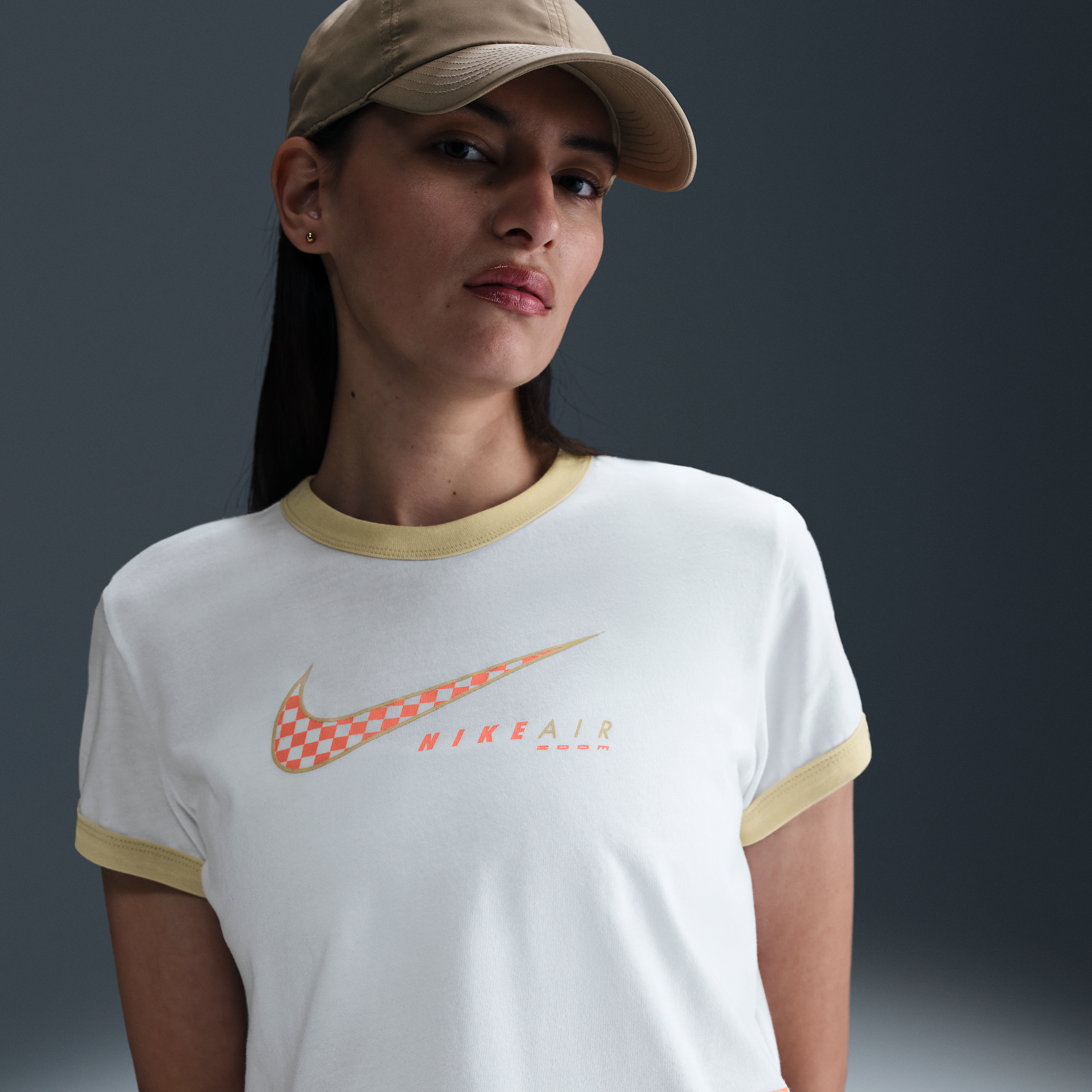 【ナイキ(NIKE)公式ストア】ナイキ スポーツウェア クラブ ウィメンズ ショートスリーブ Tシャツ HQ1708-100 ホワイト 【ナイキ(NIKE)公式ストア】ナイキ スポーツウェア クラブ ウィメンズ ショートスリーブ Tシャツ HQ1708-100 ホワイト