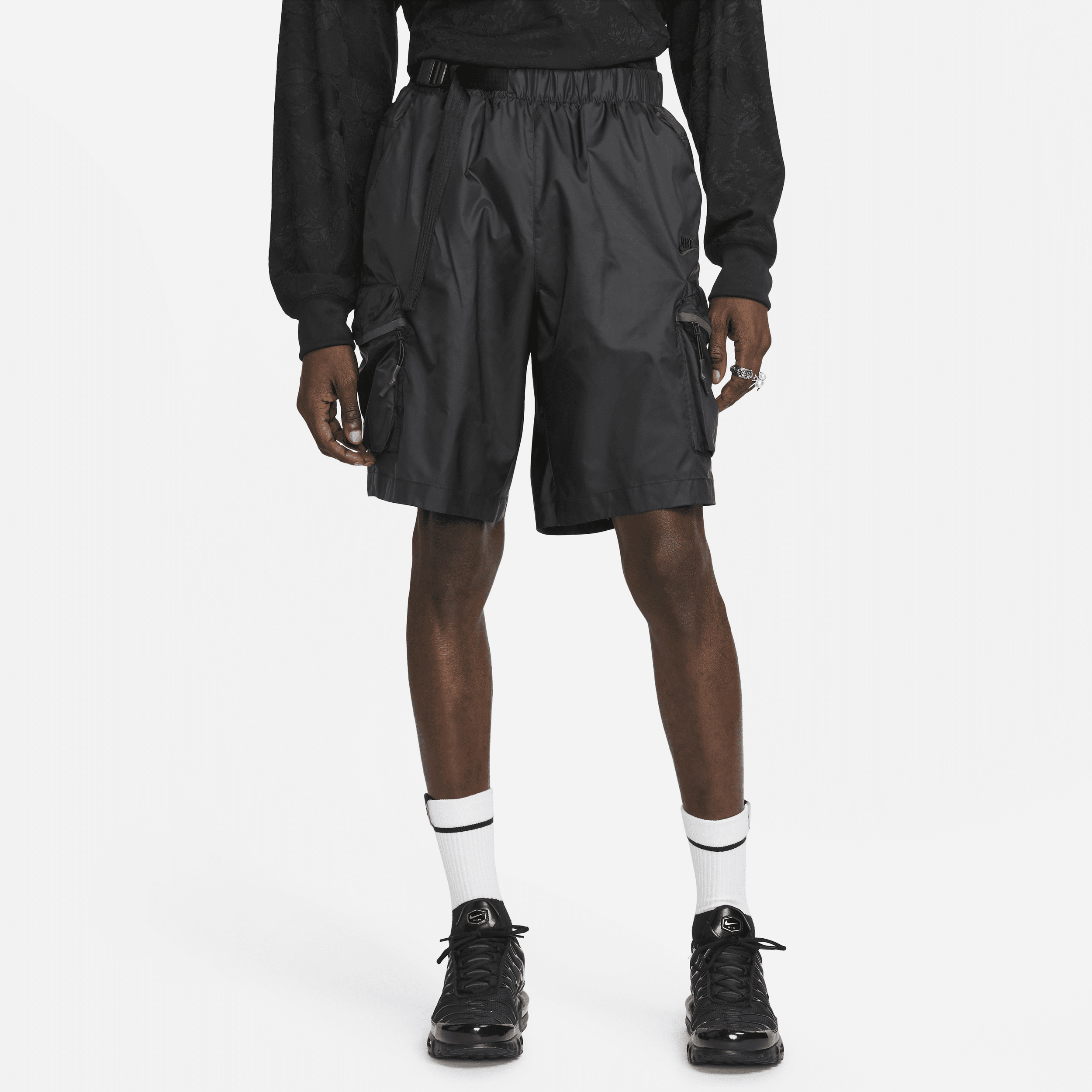 Vævede Nike Sportswear Tech Pack-utilityshorts til mænd - sort