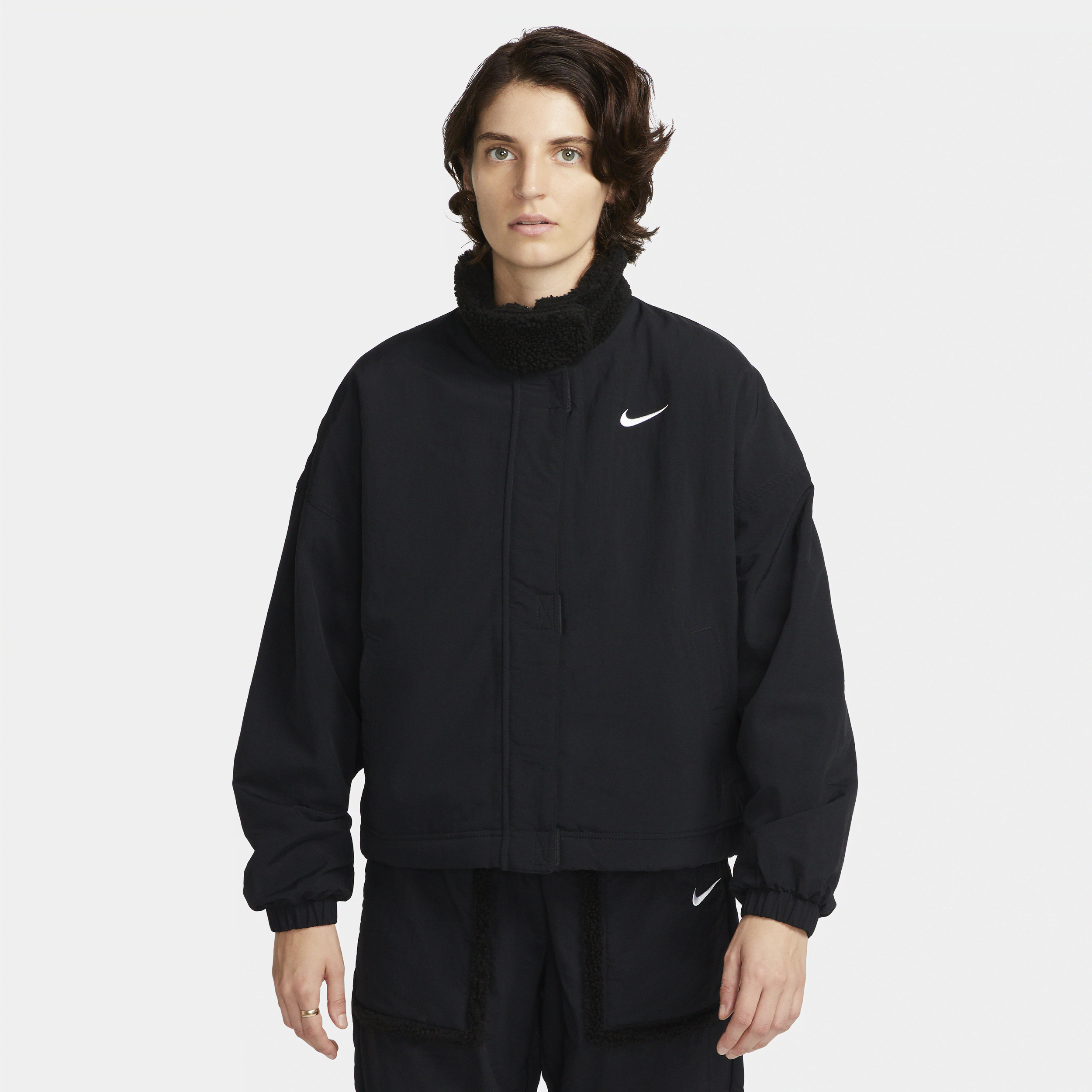 Vævet Nike Sportswear Essential-fleeceforet jakke til kvinder - sort