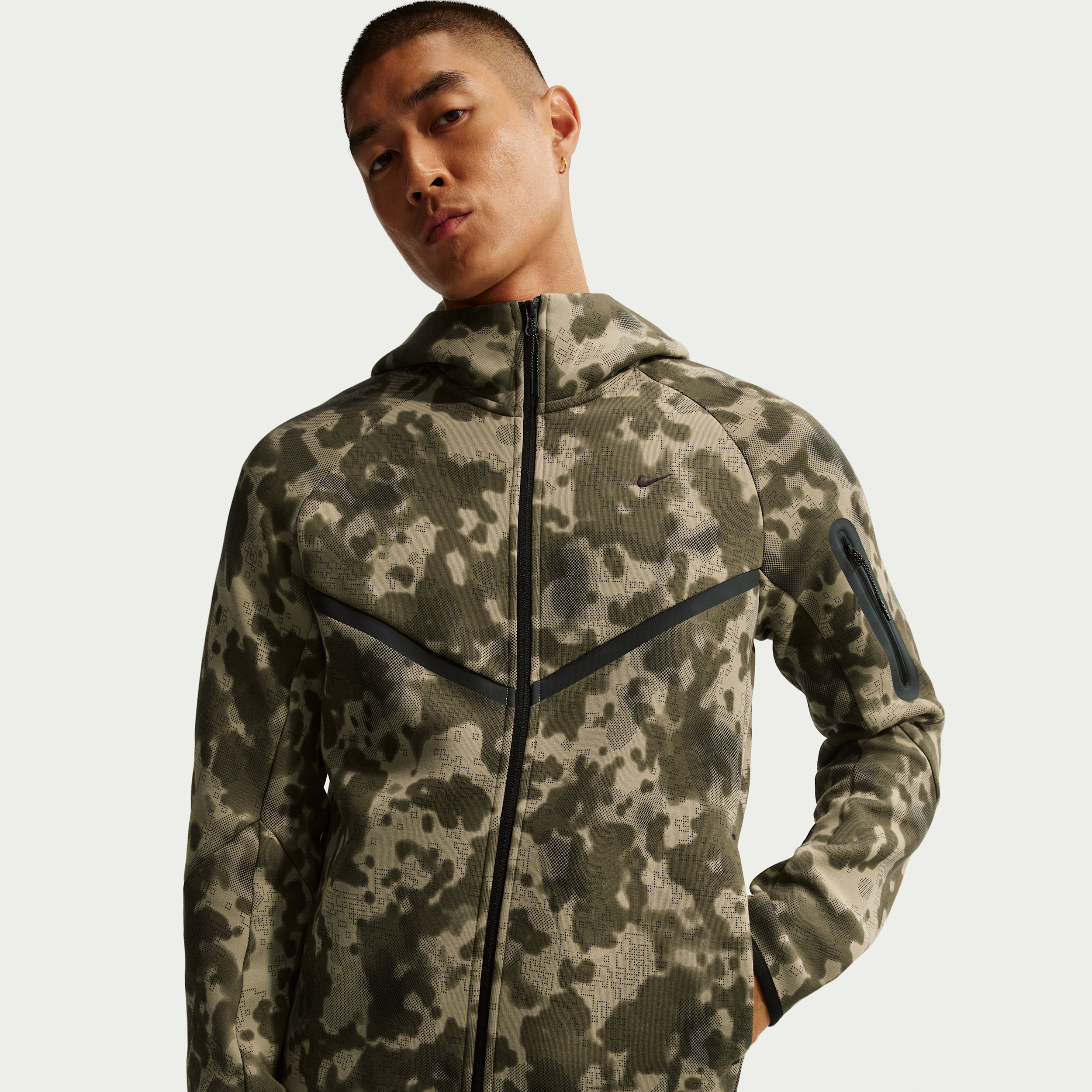 【ナイキ（NIKE）公式ストア】ナイキ テック メンズ フルジップ フリース カモ ウィンドランナー ジャケット HV0956-276 ブラウン