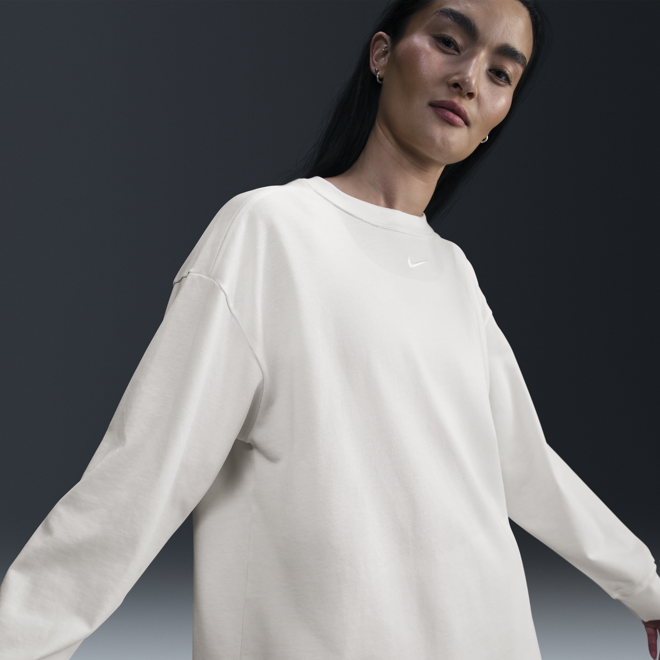 【ナイキ(NIKE)公式ストア】ナイキ スポーツウェア エッセンシャル ウィメンズ オーバーサイズド ロングスリーブ Tシャツ HF5321-133 ホワイト 【ナイキ(NIKE)公式ストア】ナイキ スポーツウェア エッセンシャル ウィメンズ オーバーサイズド ロングスリーブ Tシャツ HF5321-133 ホワイト