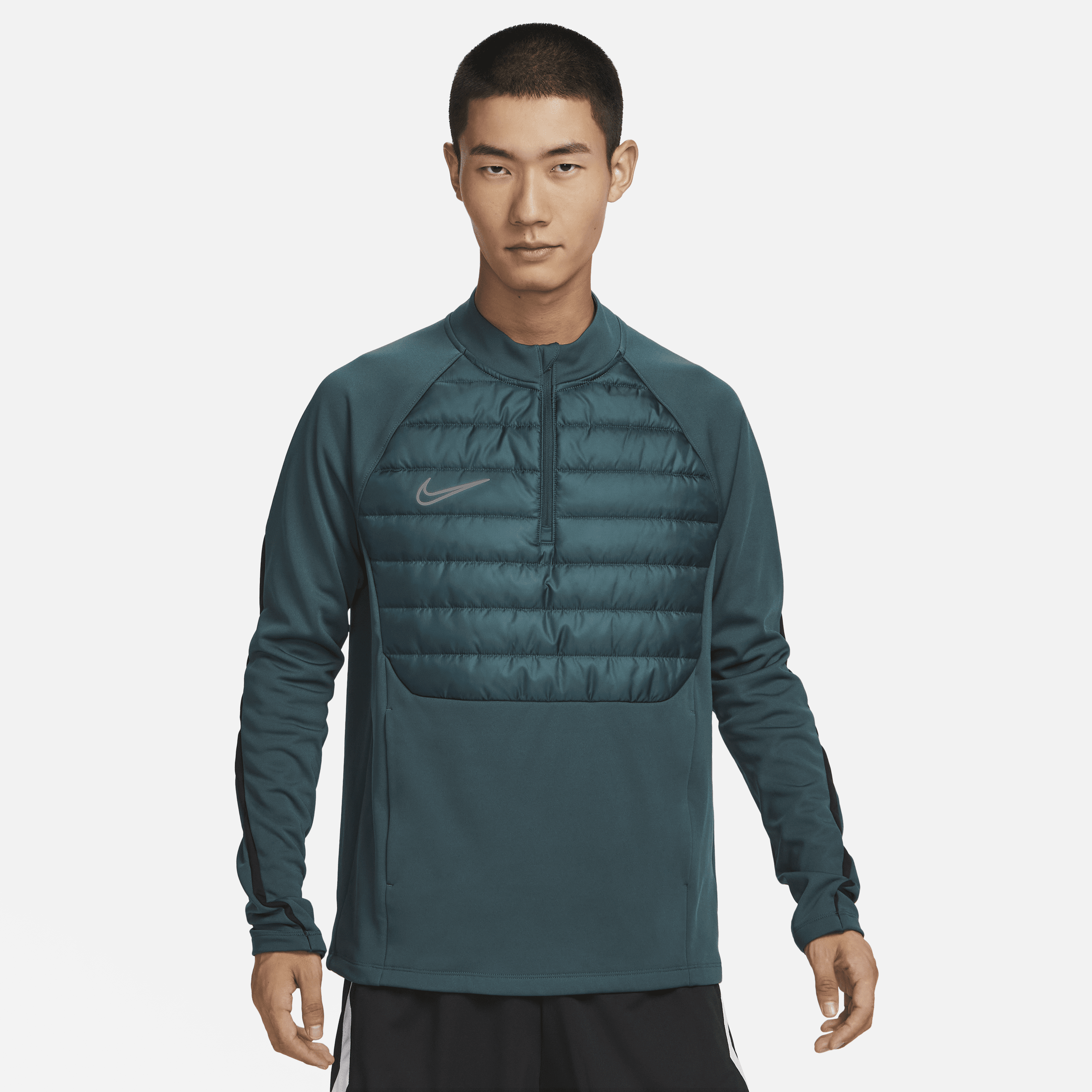 【ナイキ(NIKE)公式ストア】ナイキ アカデミー ウィンター ウォリアー メンズ Therma-FIT 1/2ジップ サッカートップ FB6817-328 グリーン 【ナイキ(NIKE)公式ストア】ナイキ アカデミー ウィンター ウォリアー メンズ Therma-FIT 1/2ジップ サッカートップ FB6817-328 グリーン