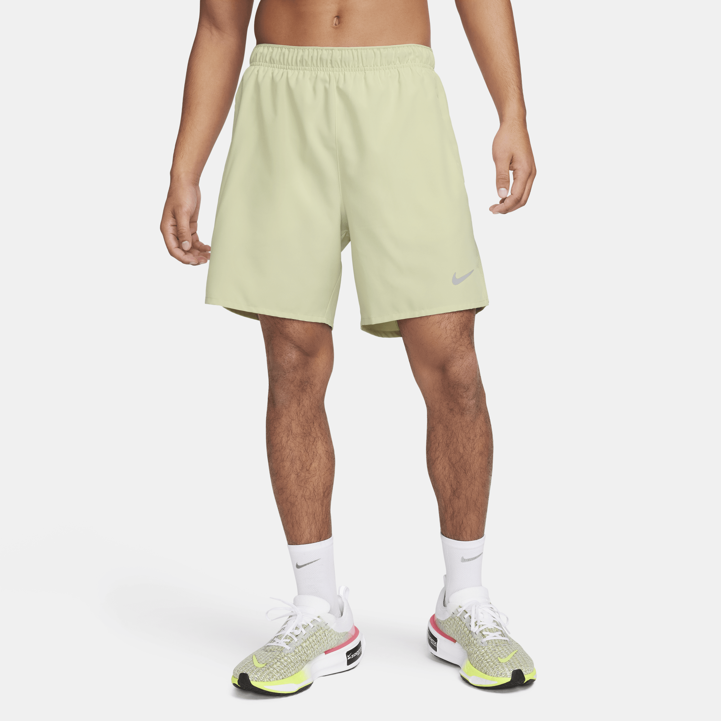 Nike Challenger-Dri-FIT-2-i-1-løbeshorts (18 cm) til mænd - grøn