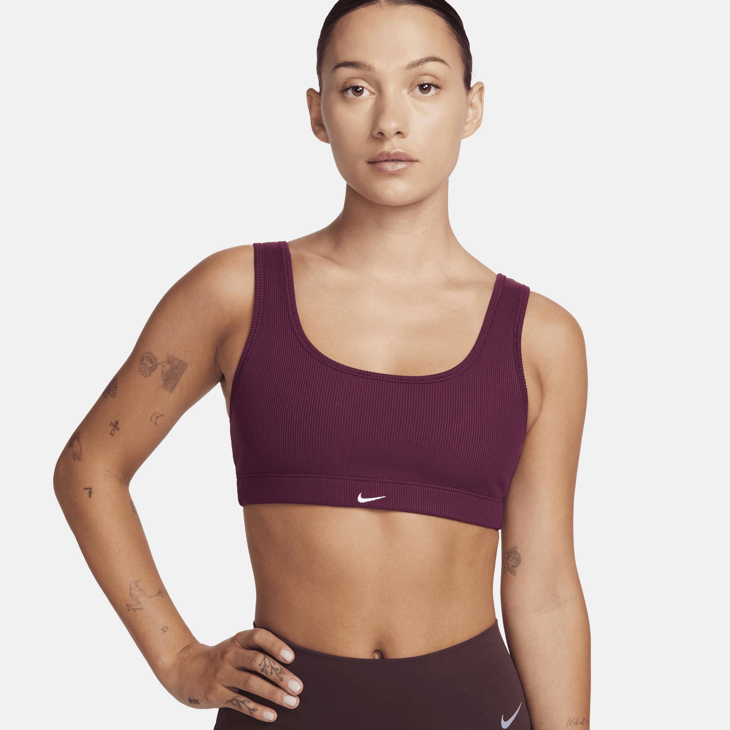 Nike Alate All U-sports-bh i rib, let støtte og let foret til kvinder - rød