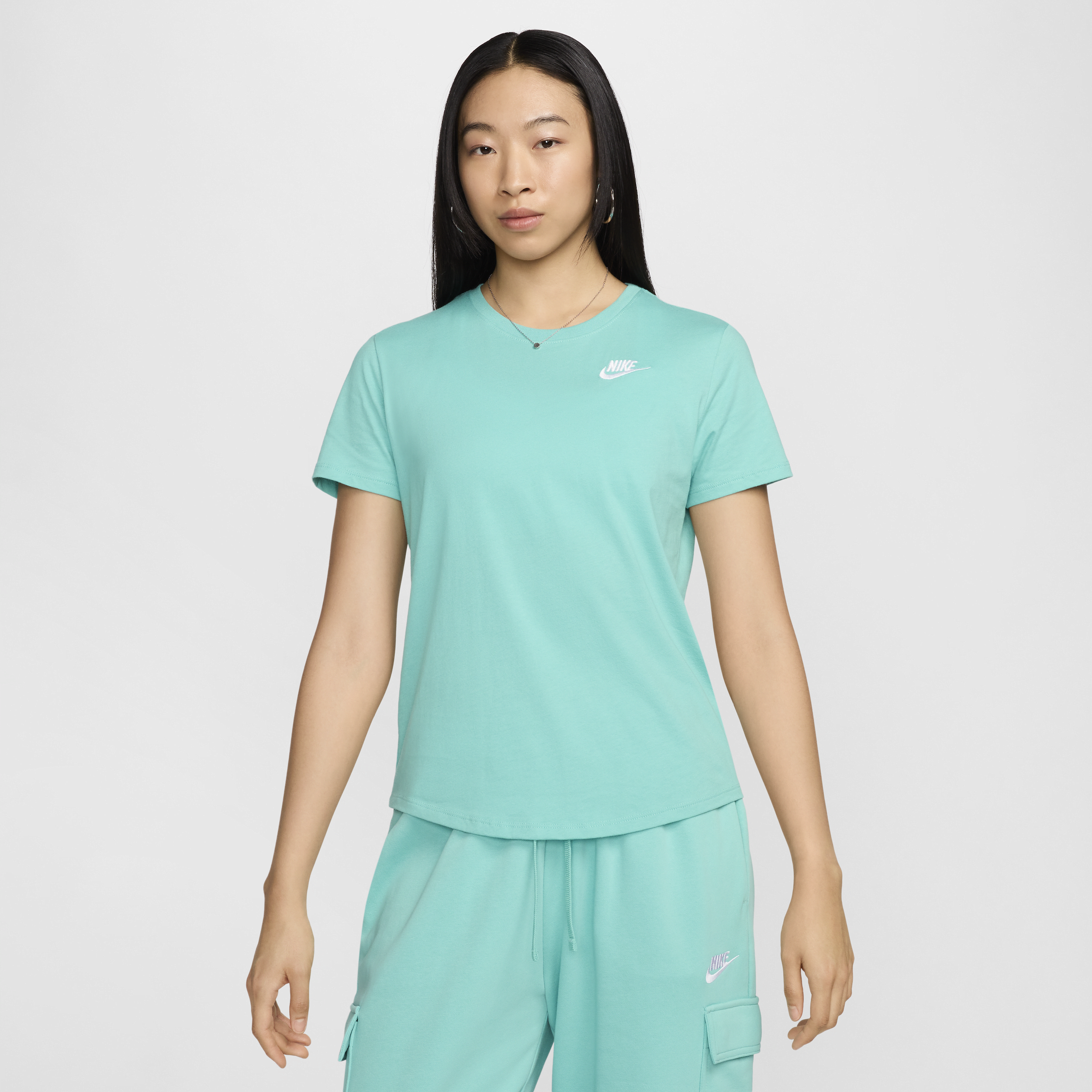 【ナイキ(NIKE)公式ストア】ナイキ スポーツウェア クラブ エッセンシャル ウィメンズ Tシャツ DX7903-300 グリーン 【ナイキ(NIKE)公式ストア】ナイキ スポーツウェア クラブ エッセンシャル ウィメンズ Tシャツ DX7903-300 グリーン