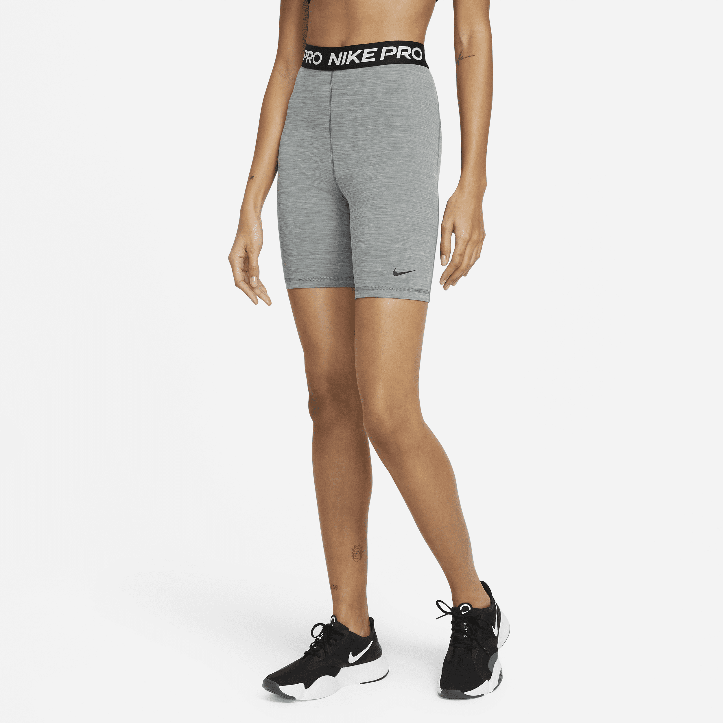 Nike Pro 365-shorts (18 cm) med høj talje til kvinder - grå