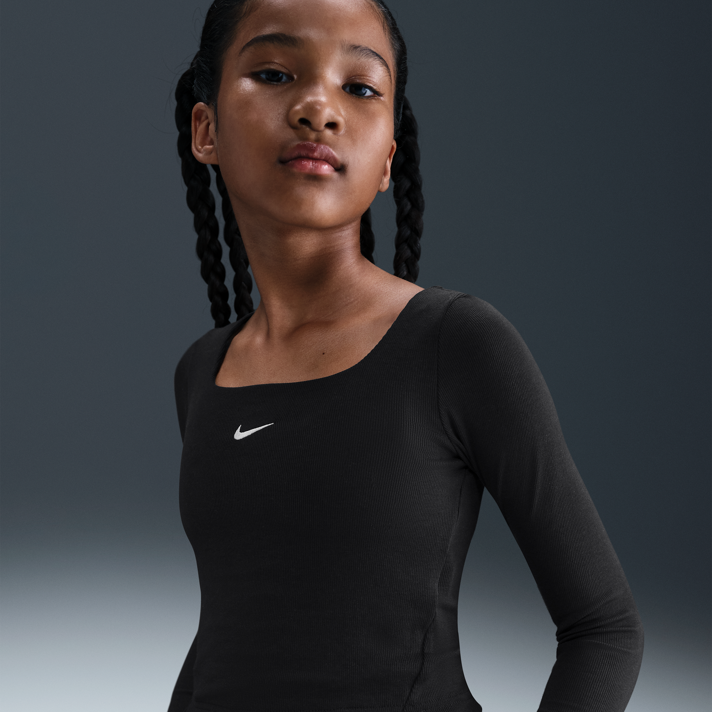 【ナイキ(NIKE)公式ストア】ナイキ スポーツウェア ジュニア (ガールズ) ロングスリーブ スクエアネック トップ IM7441-010 ブラック 【ナイキ(NIKE)公式ストア】ナイキ スポーツウェア ジュニア (ガールズ) ロングスリーブ スクエアネック トップ IM7441-010 ブラック