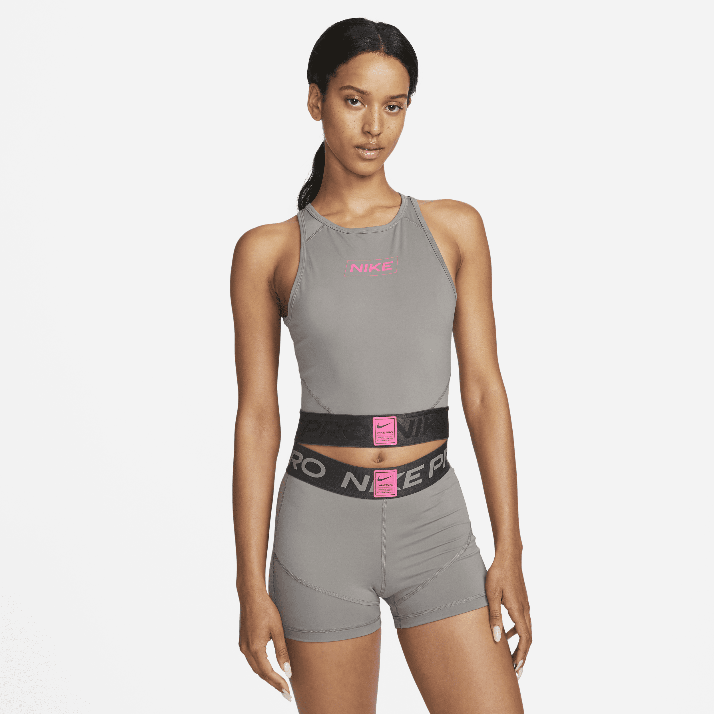 Nike Pro Dri-FIT-crop tanktop med grafik til kvinder - grå