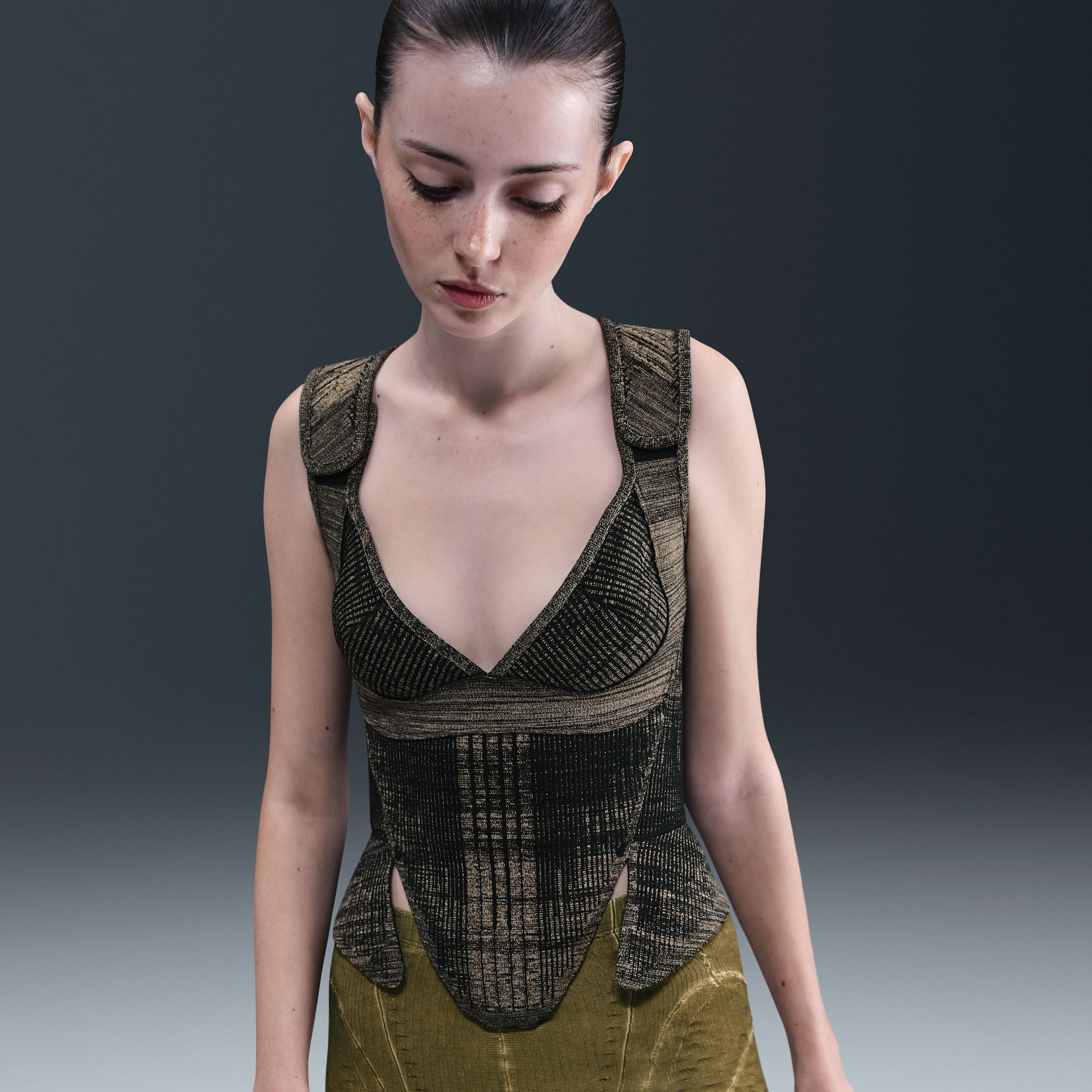 【ナイキ（NIKE）公式ストア】KNWLS ナイキ ウィメンズ サイス コルセット HQ4235-010 ブラック