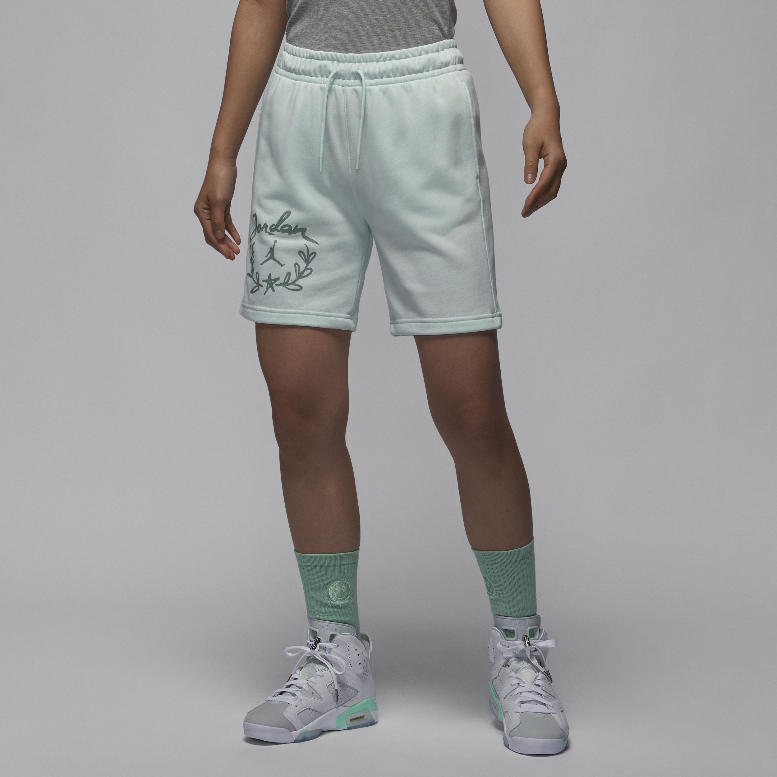 【ナイキ(NIKE)公式ストア】ジョーダン ブルックリン フリース ウィメンズ グラフィック ショートパンツ FN5784-394 グリーン 【ナイキ(NIKE)公式ストア】ジョーダン ブルックリン フリース ウィメンズ グラフィック ショートパンツ FN5784-394 グリーン