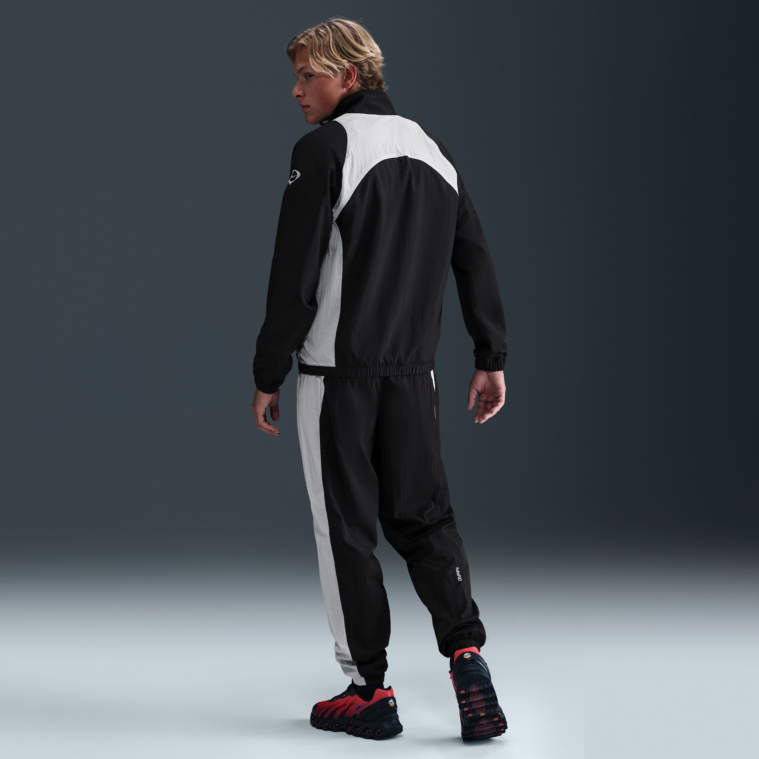 Chelsea F.C. Third Men's Nike Total 90 Football Woven Tracksuit