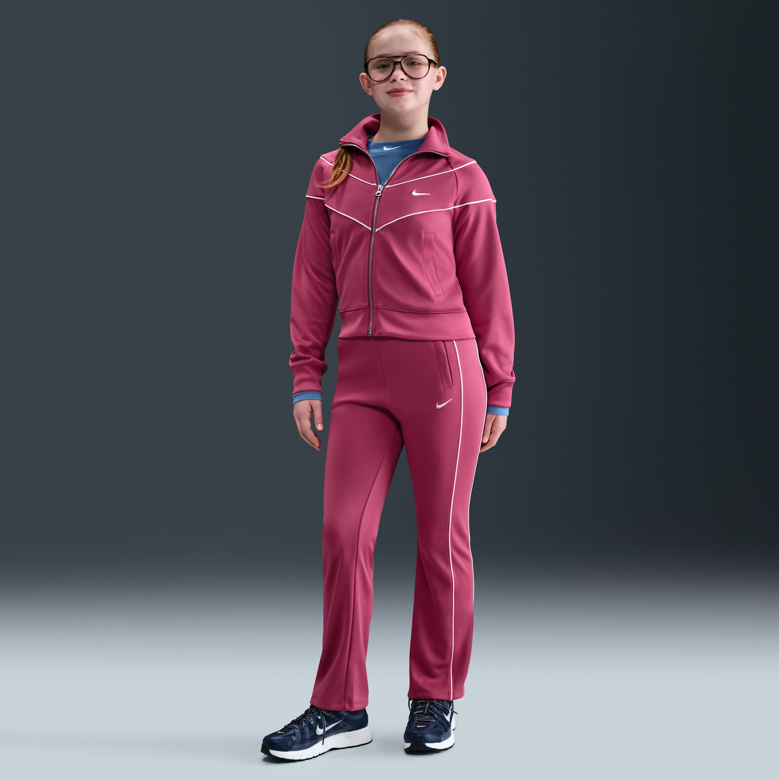 【ナイキ(NIKE)公式ストア】ナイキ スポーツウェア ジュニア (ガールズ) トラックパンツ HQ9458-634 パープル 【ナイキ(NIKE)公式ストア】ナイキ スポーツウェア ジュニア (ガールズ) トラックパンツ HQ9458-634 パープル