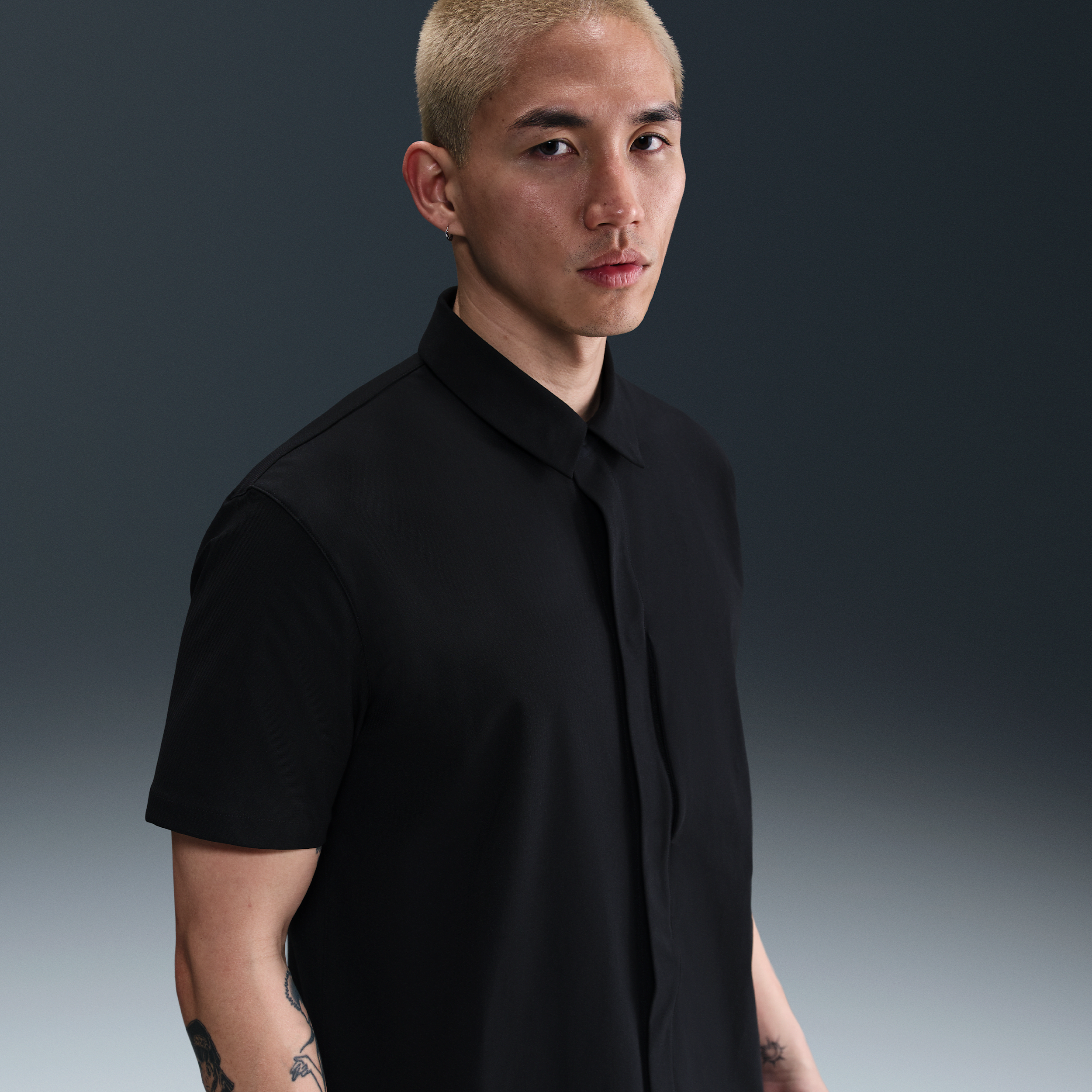 【ナイキ(NIKE)公式ストア】ナイキ 24.7 PerfectStretch メンズ Dri-FIT ショートスリーブ スナップダウン トップ HQ6959-010 ブラック 【ナイキ(NIKE)公式ストア】ナイキ 24.7 PerfectStretch メンズ Dri-FIT ショートスリーブ スナップダウン トップ HQ6959-010 ブラック