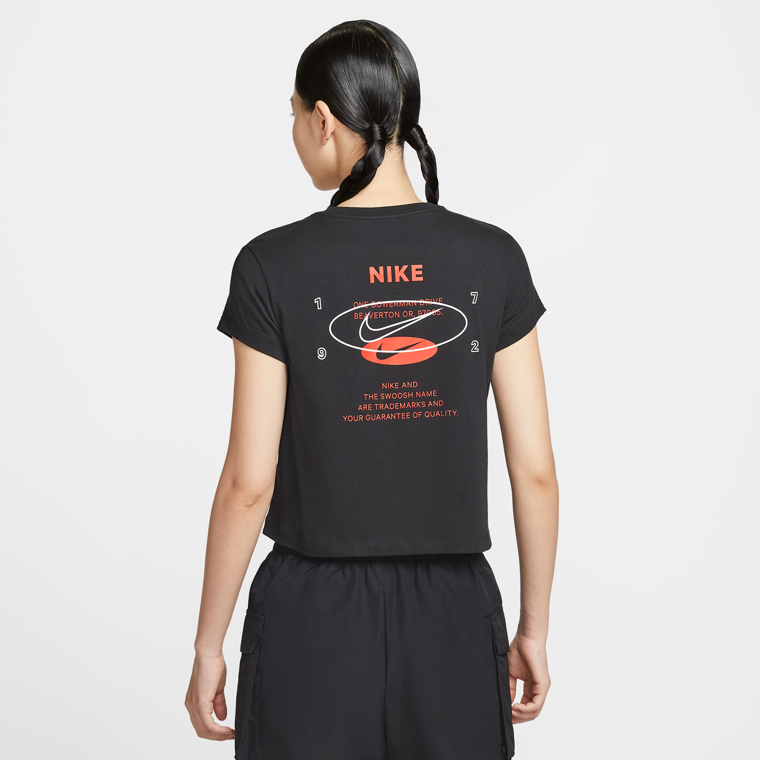 【ナイキ(NIKE)公式ストア】ナイキ スポーツウェア ウィメンズ グラフィック Tシャツ IH8507-010 ブラック 【ナイキ(NIKE)公式ストア】ナイキ スポーツウェア ウィメンズ グラフィック Tシャツ IH8507-010 ブラック