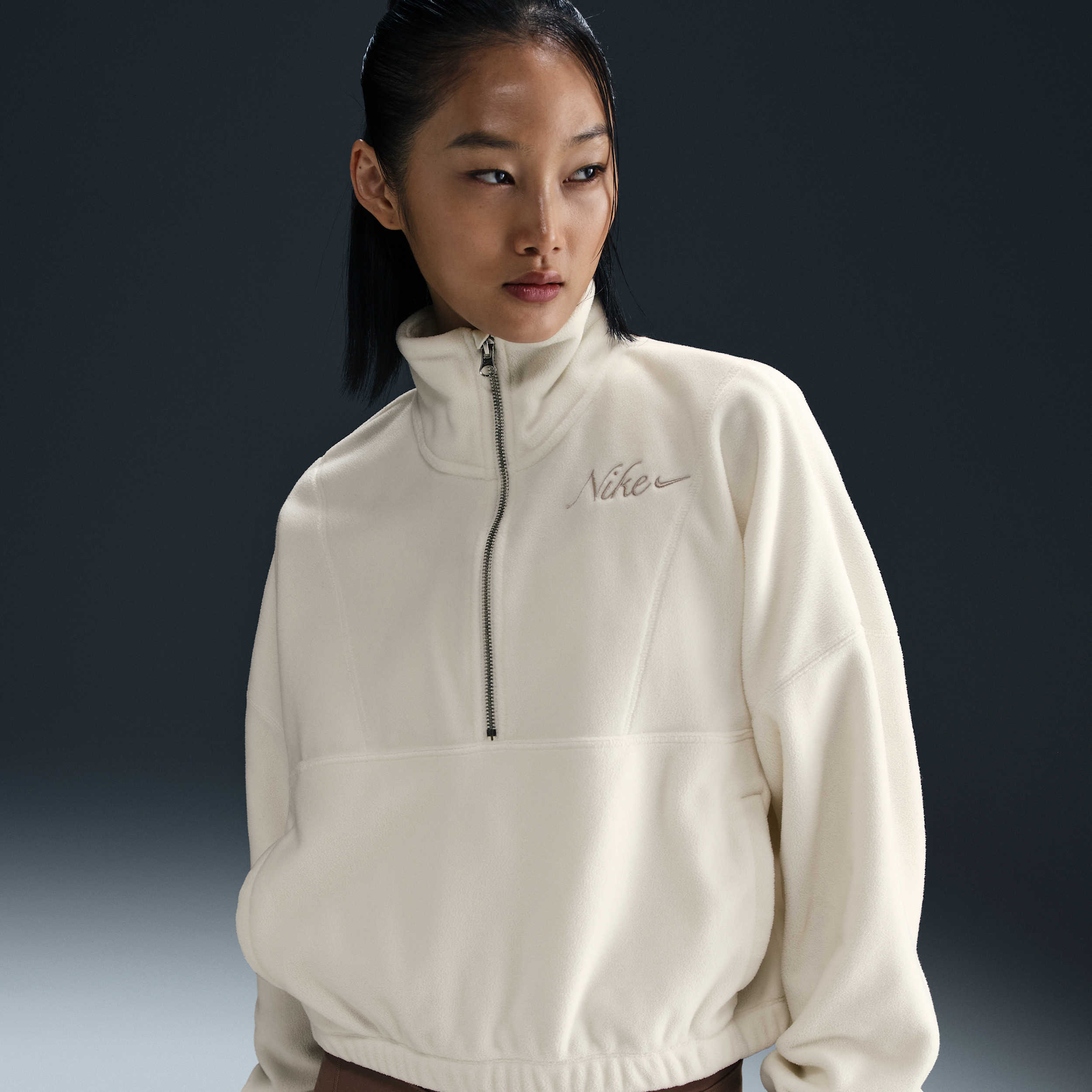 【ナイキ(NIKE)公式ストア】ナイキ ワン ウィメンズ Therma-FIT オーバーサイズド 1/2ジップ フリース トップ HV5012-133 ホワイト 【ナイキ(NIKE)公式ストア】ナイキ ワン ウィメンズ Therma-FIT オーバーサイズド 1/2ジップ フリース トップ HV5012-133 ホワイト
