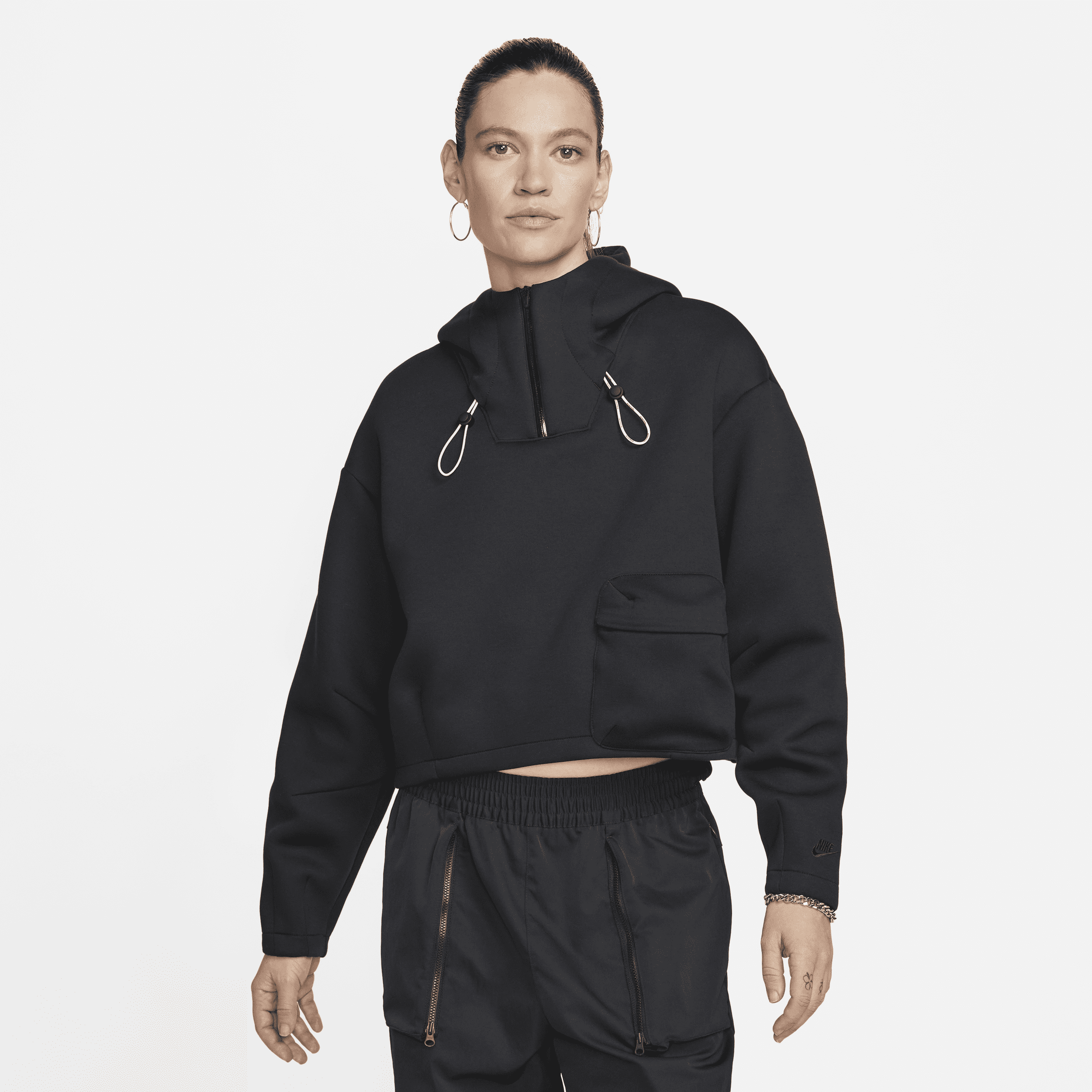 Nike Sportswear Therma-FIT ADV Tech Pack-pullover-hættetrøje til kvinder - sort