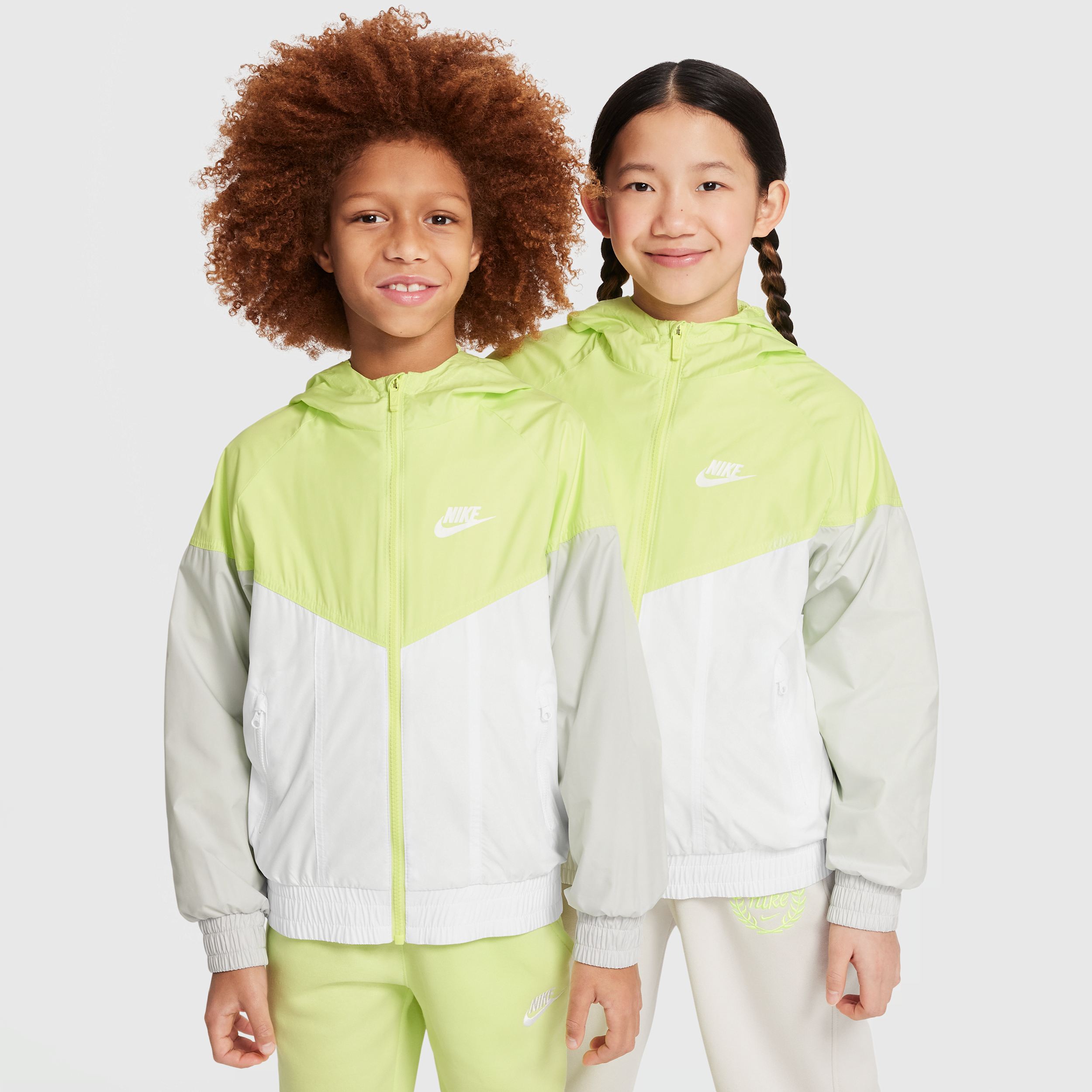 【ナイキ(NIKE)公式ストア】ナイキ スポーツウェア ウィンドランナー ジュニア フーデッド レペル ジャケット FZ5516-736 イエロー 【ナイキ(NIKE)公式ストア】ナイキ スポーツウェア ウィンドランナー ジュニア フーデッド レペル ジャケット FZ5516-736 イエロー