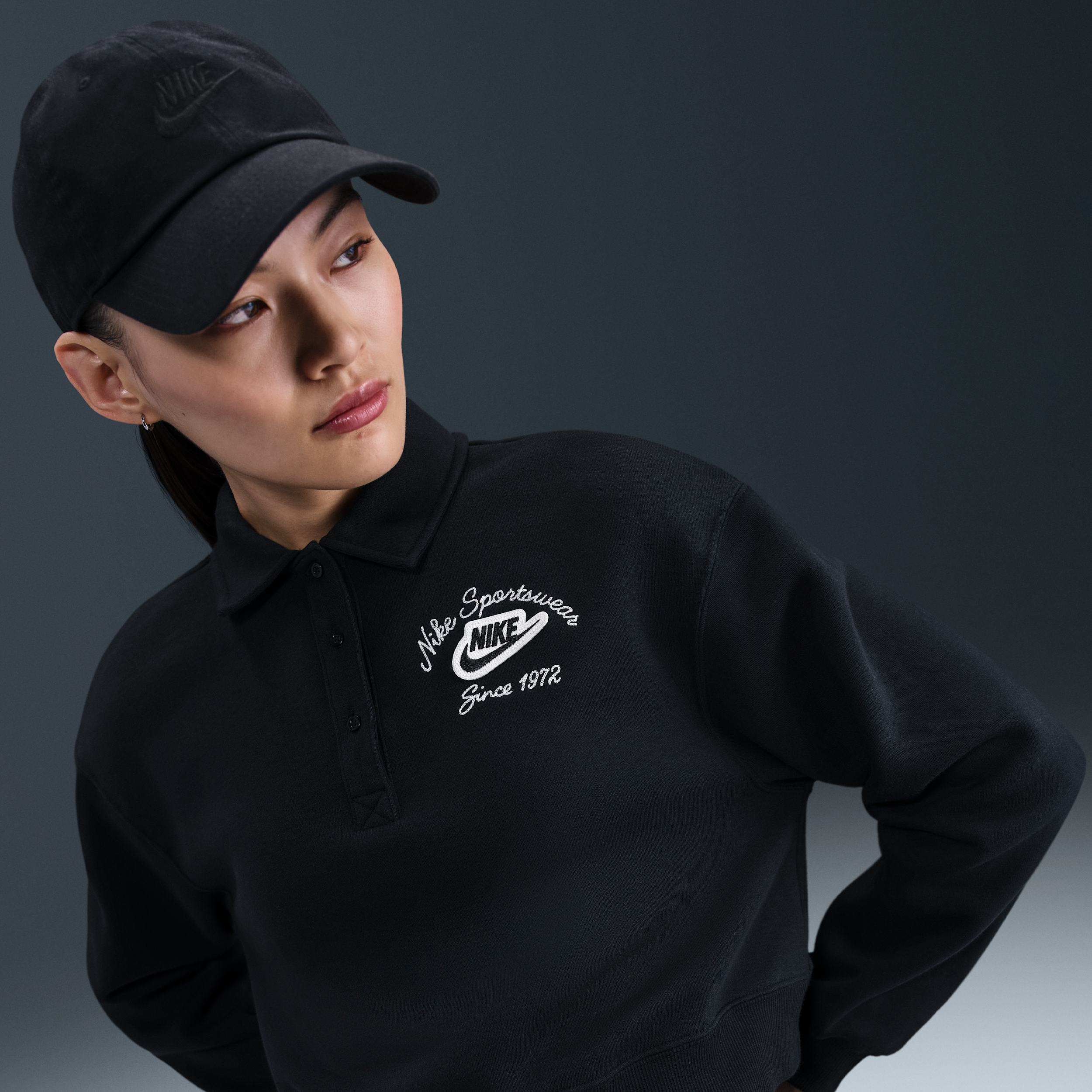 【ナイキ(NIKE)公式ストア】ナイキ スポーツウェア フェニックス フリース ウィメンズ ルーズカラー トレーナー プルオーバー トップ IM7487-010 ブラック 【ナイキ(NIKE)公式ストア】ナイキ スポーツウェア フェニックス フリース ウィメンズ ルーズカラー トレーナー プルオーバー トップ IM7487-010 ブラック