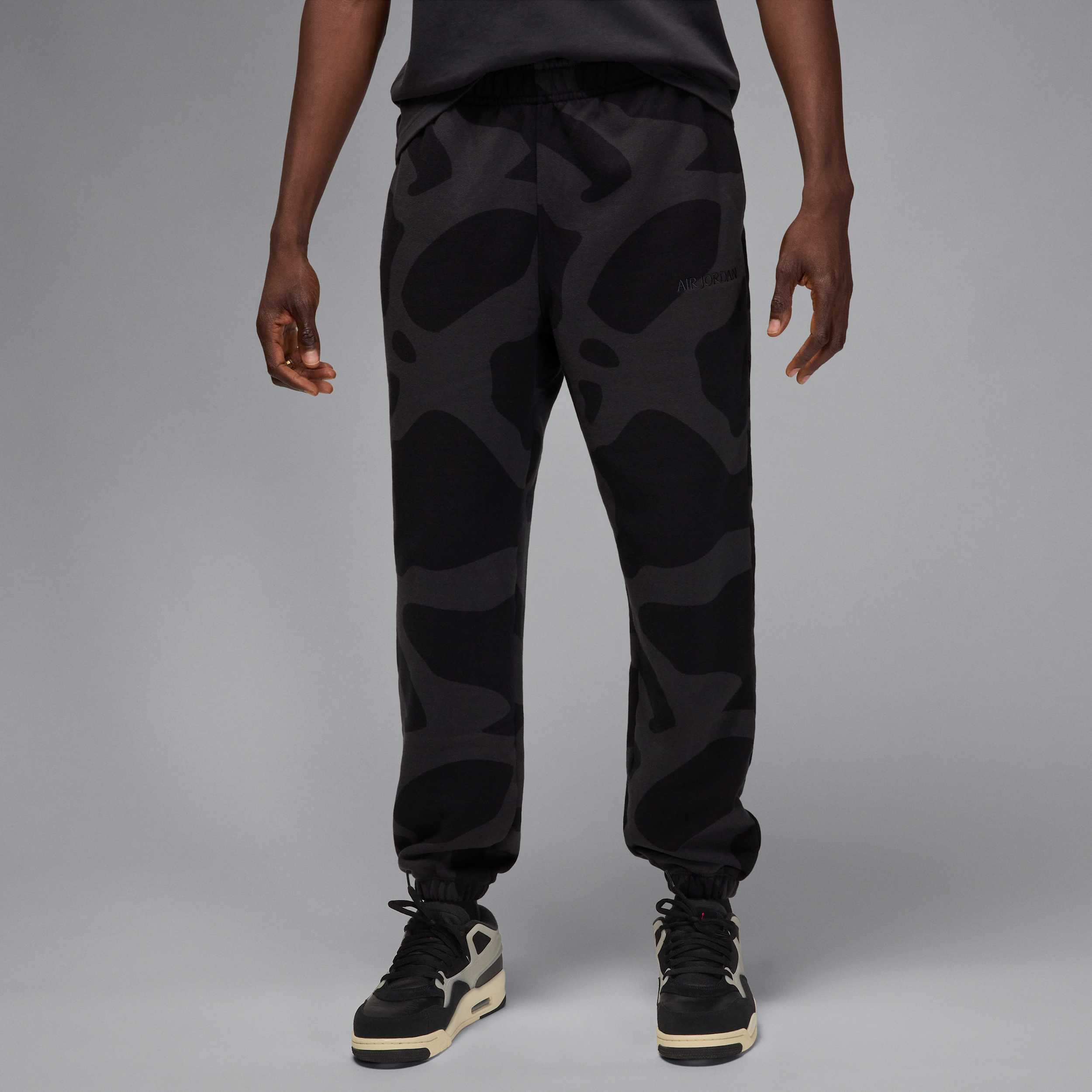【ナイキ(NIKE)公式ストア】エア ジョーダン ワードマーク メンズ カモ フリース パンツ HF0043-045 ブラック 【ナイキ(NIKE)公式ストア】エア ジョーダン ワードマーク メンズ カモ フリース パンツ HF0043-045 ブラック