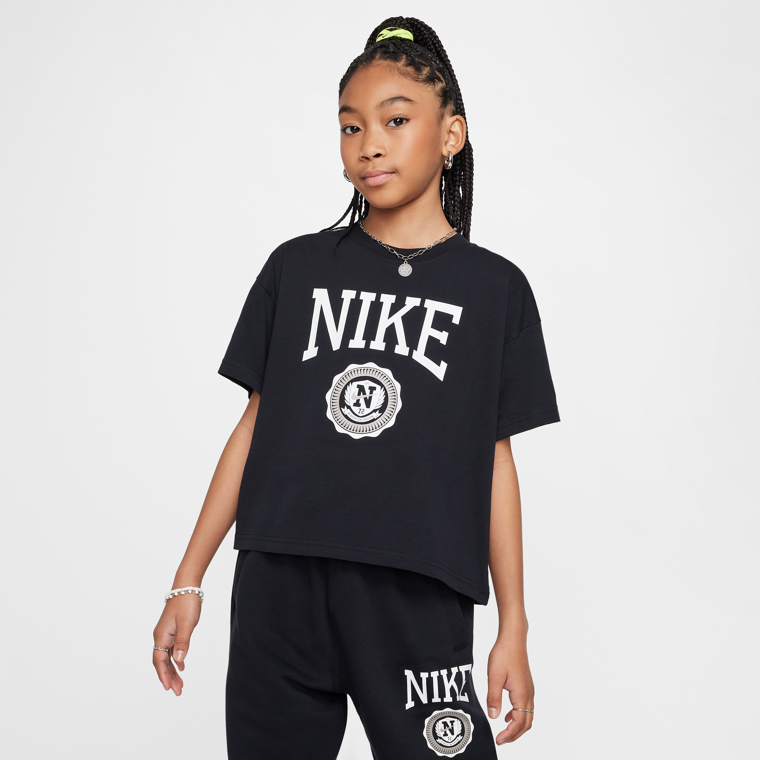 【ナイキ(NIKE)公式ストア】ナイキ スポーツウェア ガール Tシャツ HM6303-010 ブラック 【ナイキ(NIKE)公式ストア】ナイキ スポーツウェア ガール Tシャツ HM6303-010 ブラック
