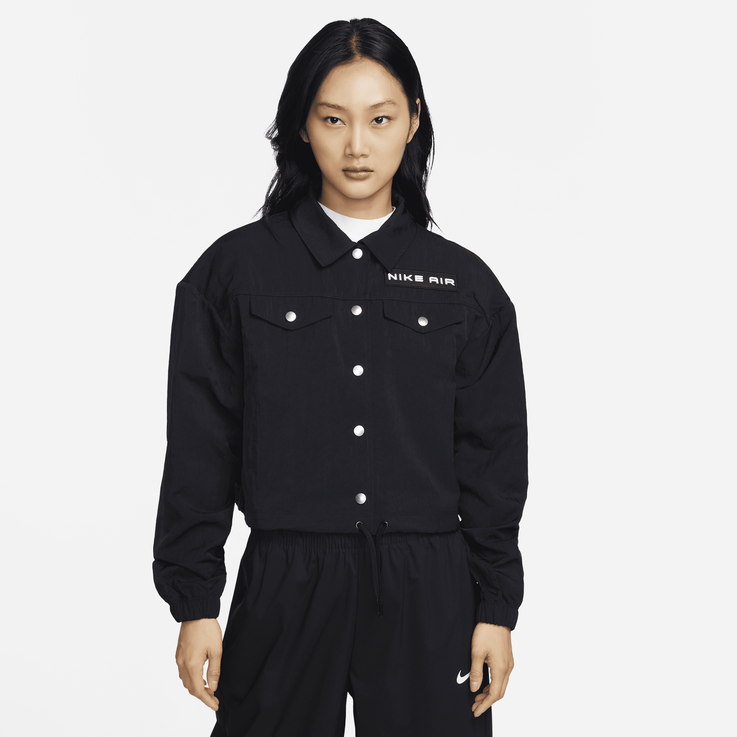 【ナイキ(NIKE)公式ストア】ナイキ エア ウィメンズ モデスト クロップド ウーブン ジャケット FB8078-010 ブラック 【ナイキ(NIKE)公式ストア】ナイキ エア ウィメンズ モデスト クロップド ウーブン ジャケット FB8078-010 ブラック