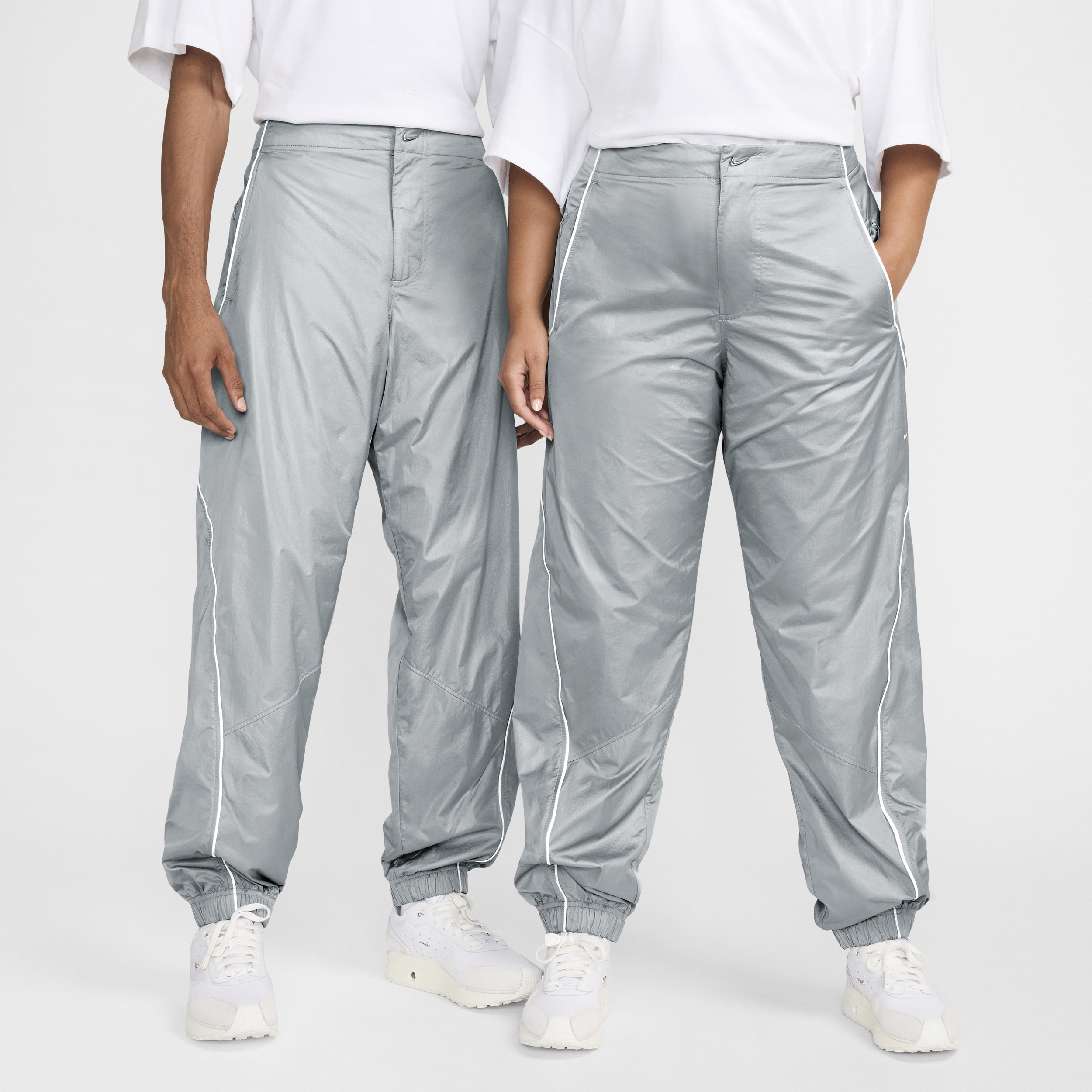 【ナイキ(NIKE)公式ストア】ナイキ x ジャックムス トラックパンツ FV5702-073 グレー 【ナイキ(NIKE)公式ストア】ナイキ x ジャックムス トラックパンツ FV5702-073 グレー