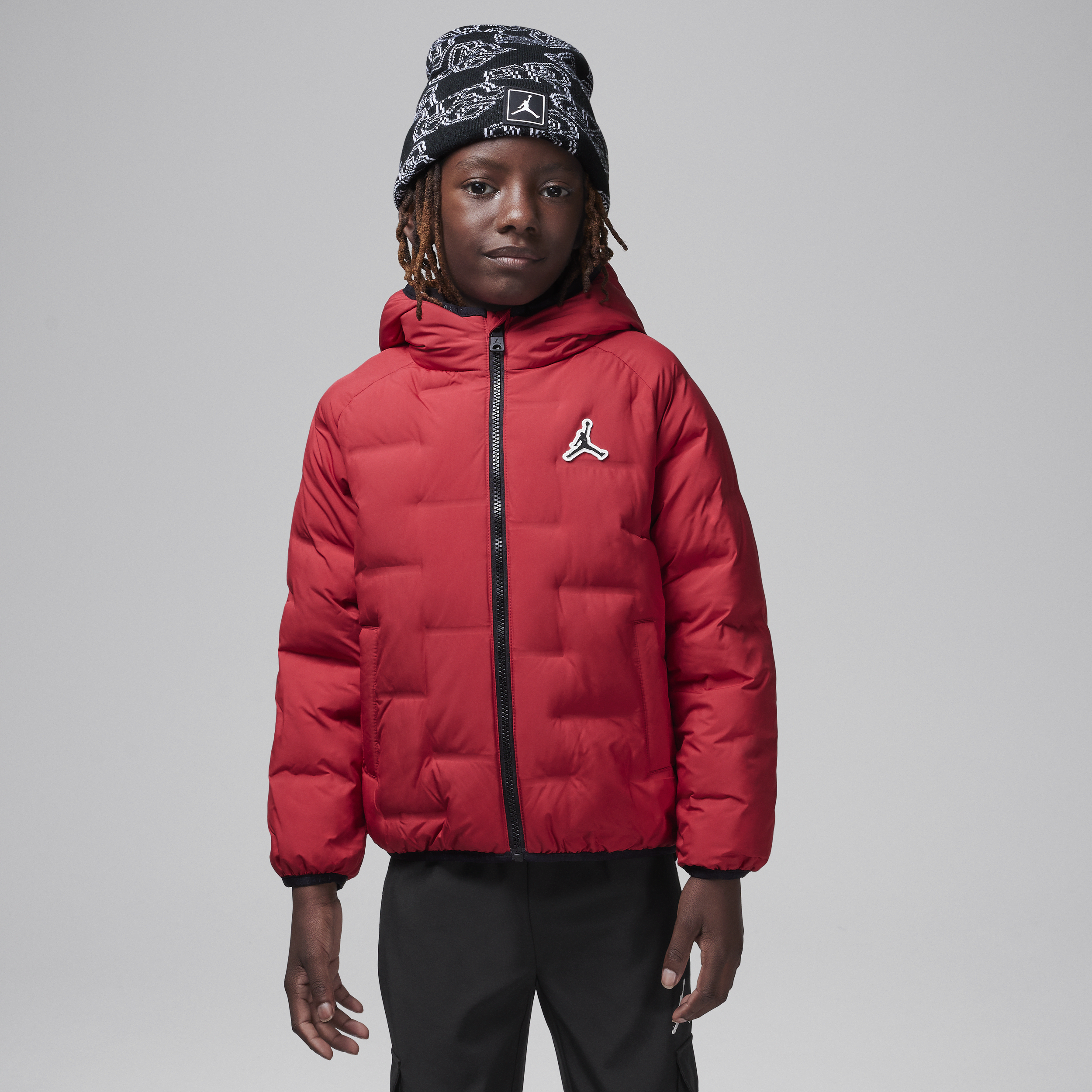 【ナイキ(NIKE)公式ストア】ジョーダン リトルキッズ ウェルデッド パファー ジャケット HQ7456-687 レッド 【ナイキ(NIKE)公式ストア】ジョーダン リトルキッズ ウェルデッド パファー ジャケット HQ7456-687 レッド