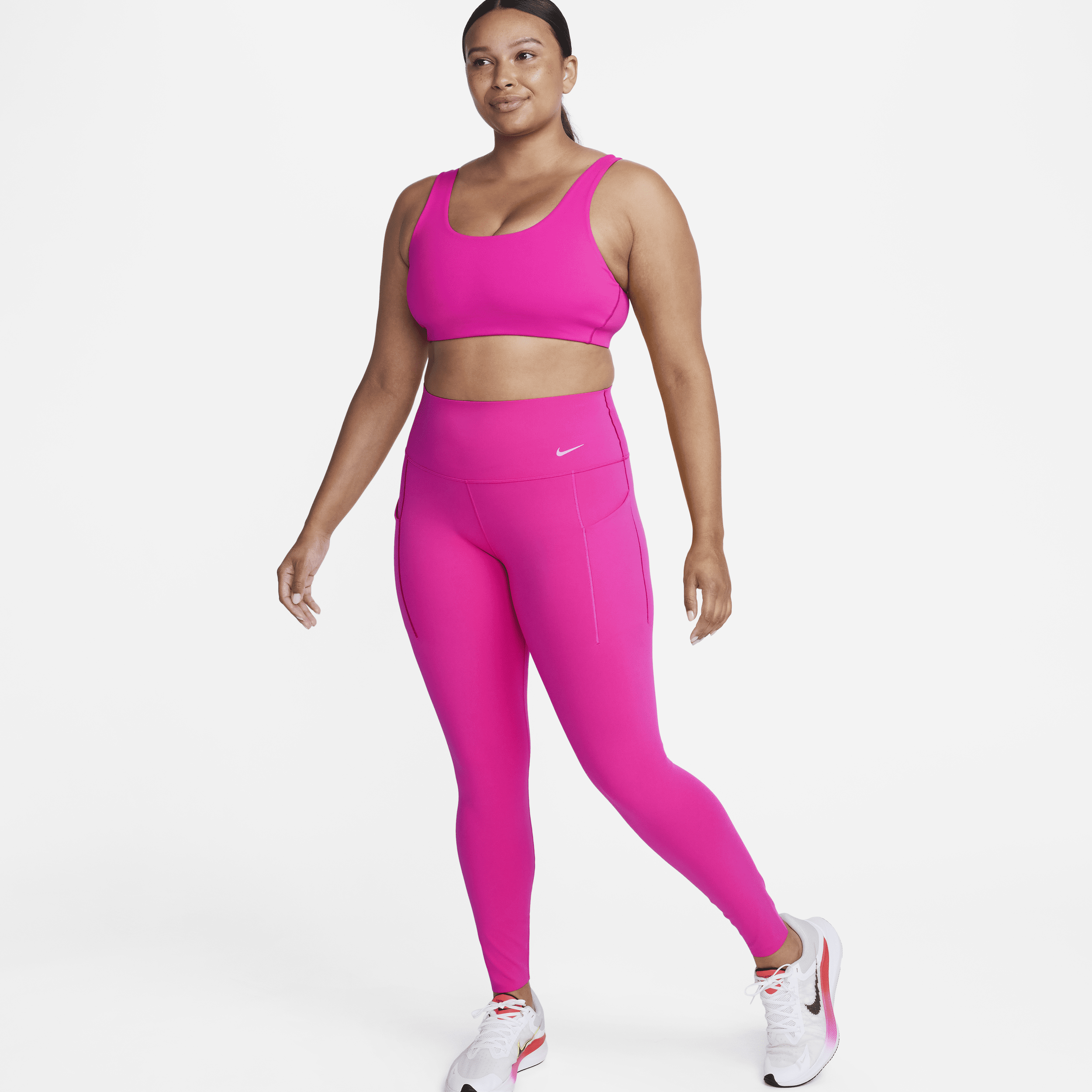 Nike Universa-leggings i fuld længde med medium støtte, høj talje og lommer til kvinder - Pink