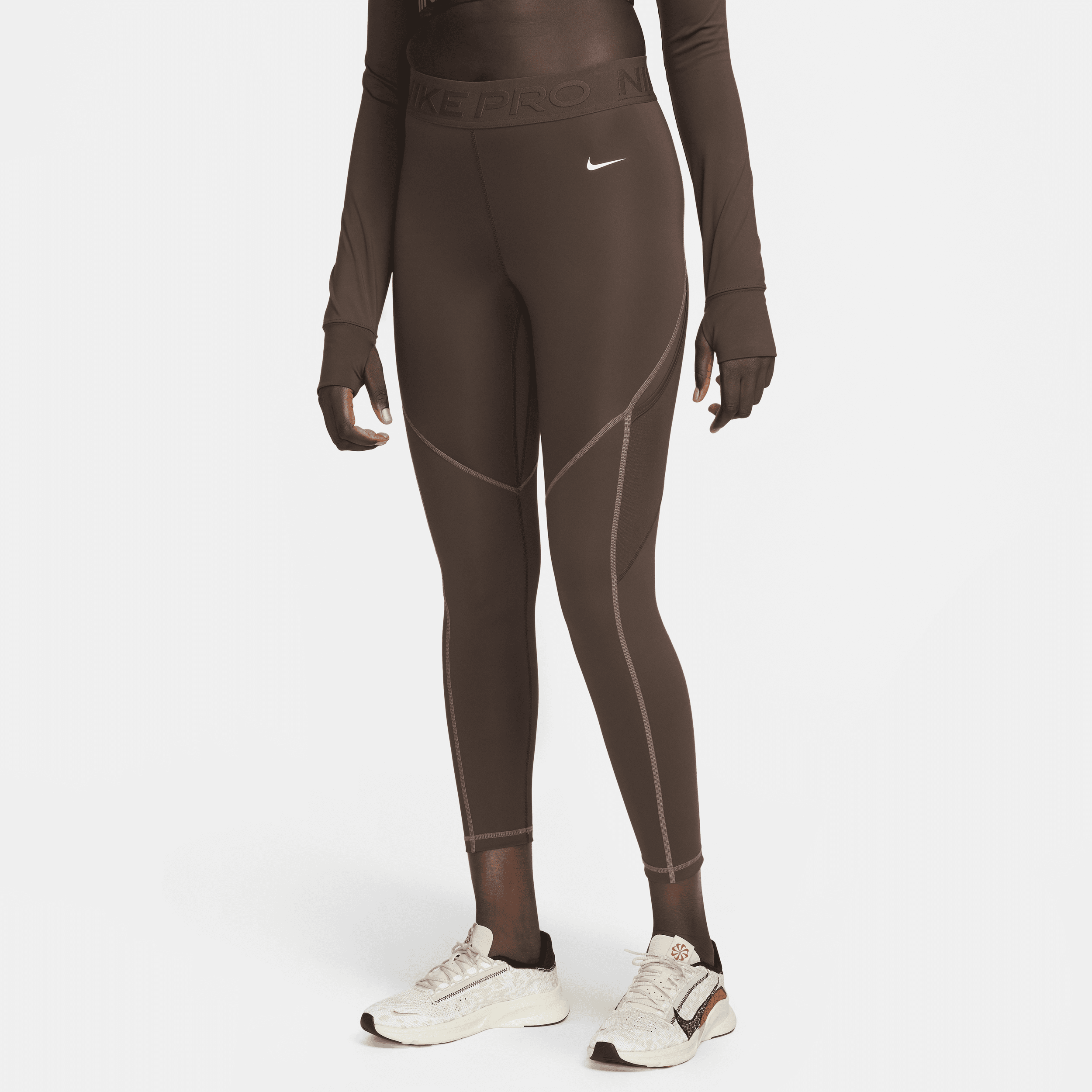 Nike Pro 7/8-leggings med mellemhøj talje og lommer til kvinder - brun