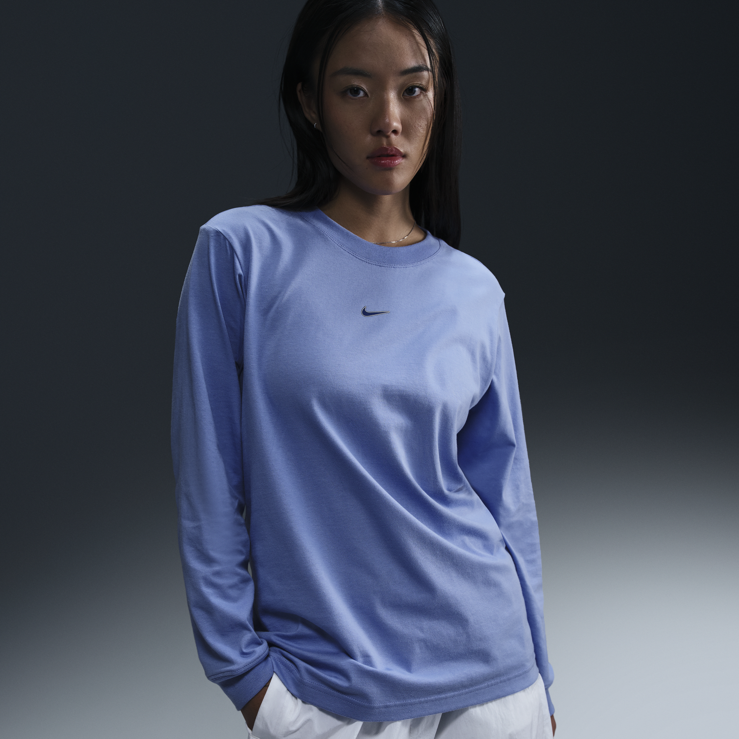 【ナイキ(NIKE)公式ストア】ナイキ スポーツウェア ウィメンズ ルーズ ロングスリーブ Tシャツ HF0772-494 ブルー 【ナイキ(NIKE)公式ストア】ナイキ スポーツウェア ウィメンズ ルーズ ロングスリーブ Tシャツ HF0772-494 ブルー