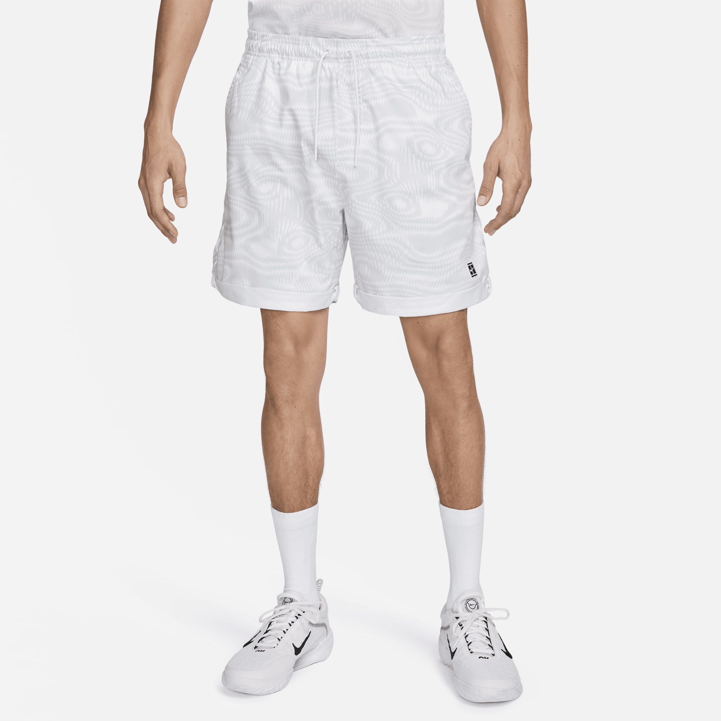NikeCourt Heritage Dri-FIT-tennisshorts (15 cm) med print til mænd - hvid