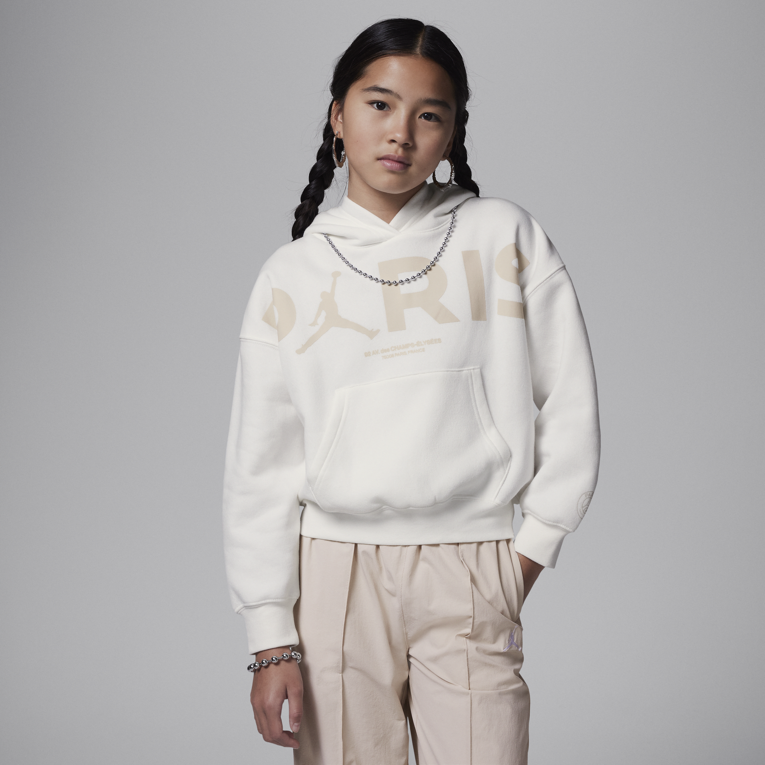 【ナイキ(NIKE)公式ストア】ジョーダン パリ サンジェルマン (PSG) ジュニア ブルックリン フリース グラフィック プルオーバー パーカー HQ8127-133 ホワイト 【ナイキ(NIKE)公式ストア】ジョーダン パリ サンジェルマン (PSG) ジュニア ブルックリン フリース グラフィック プルオーバー パーカー HQ8127-133 ホワイト