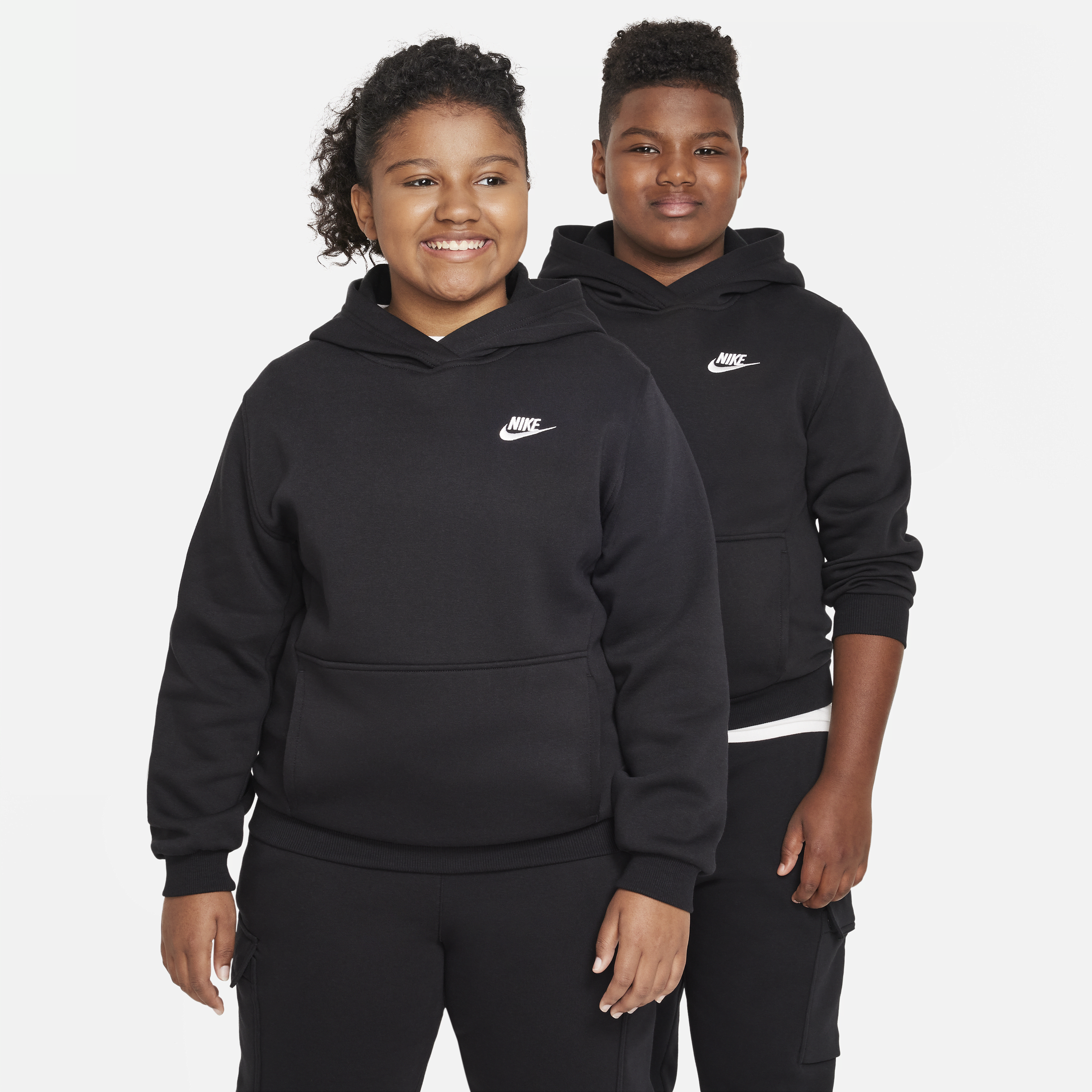 Nike Sportswear Club Fleece-pullover-hættetrøje (udvidet størrelse) til større børn - sort