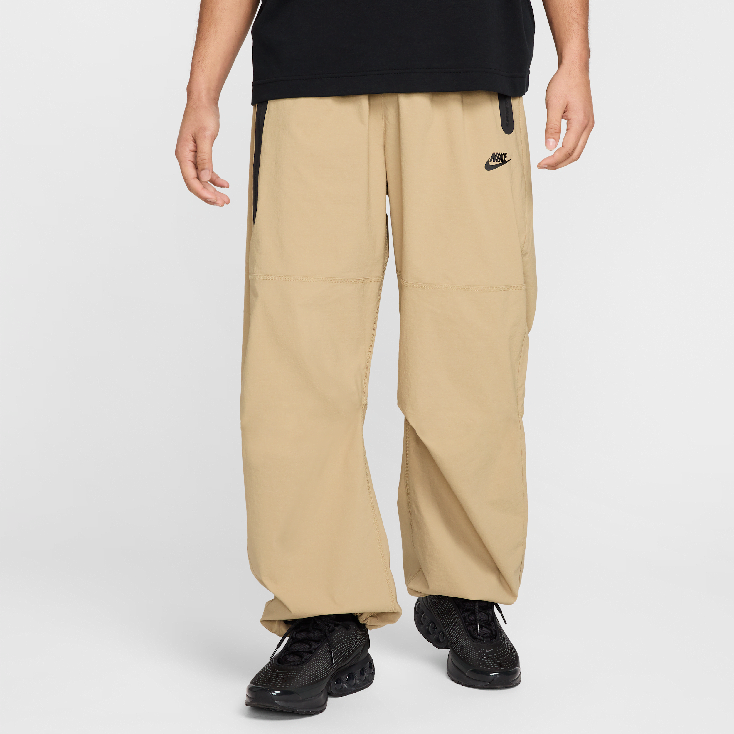Pantaloni oversize in tessuto Nike Tech – Uomo - Marrone