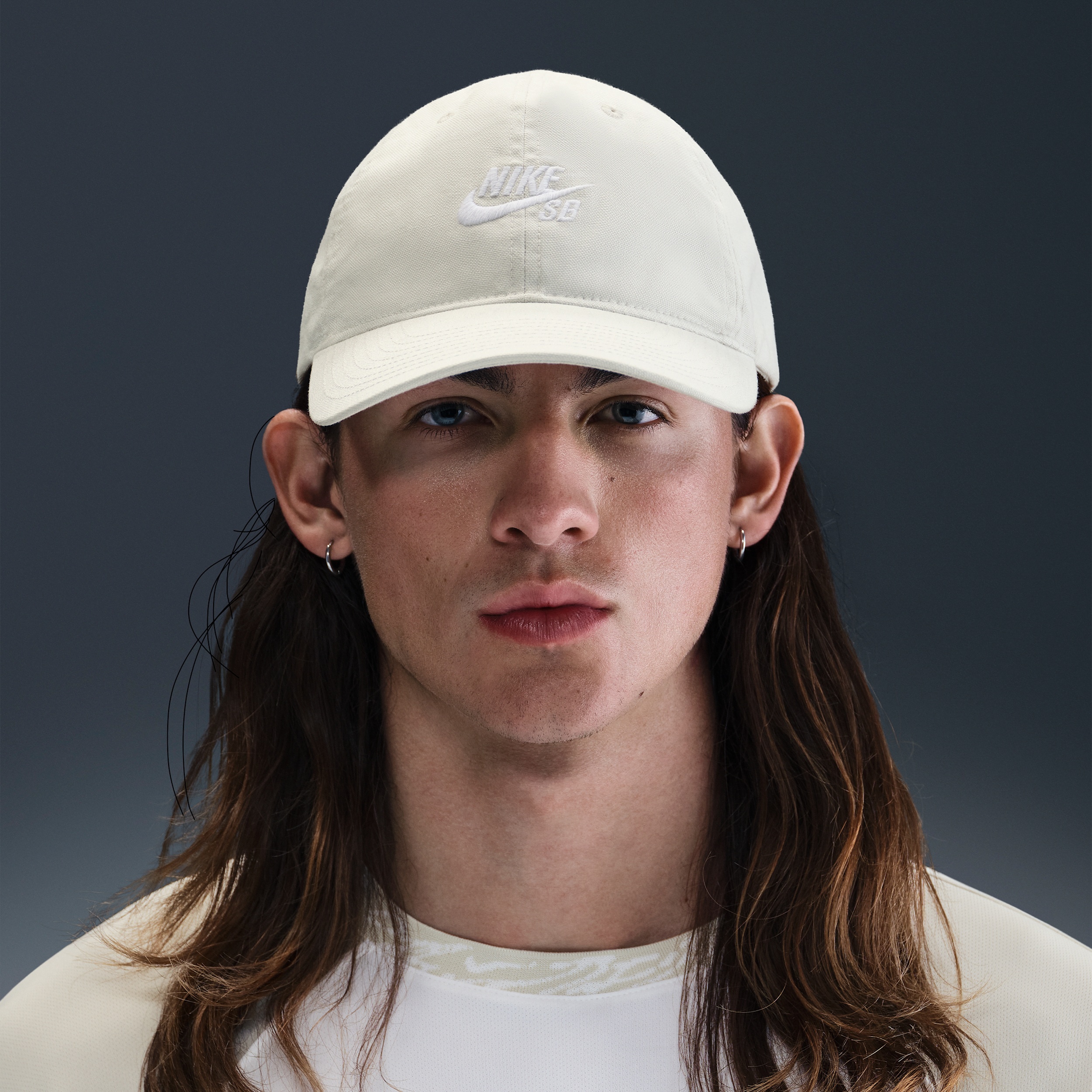 【ナイキ(NIKE)公式ストア】ナイキ SB クラブ アンストラクチャード スケートボード キャップ HF7278-072 グレー 【ナイキ(NIKE)公式ストア】ナイキ SB クラブ アンストラクチャード スケートボード キャップ HF7278-072 グレー