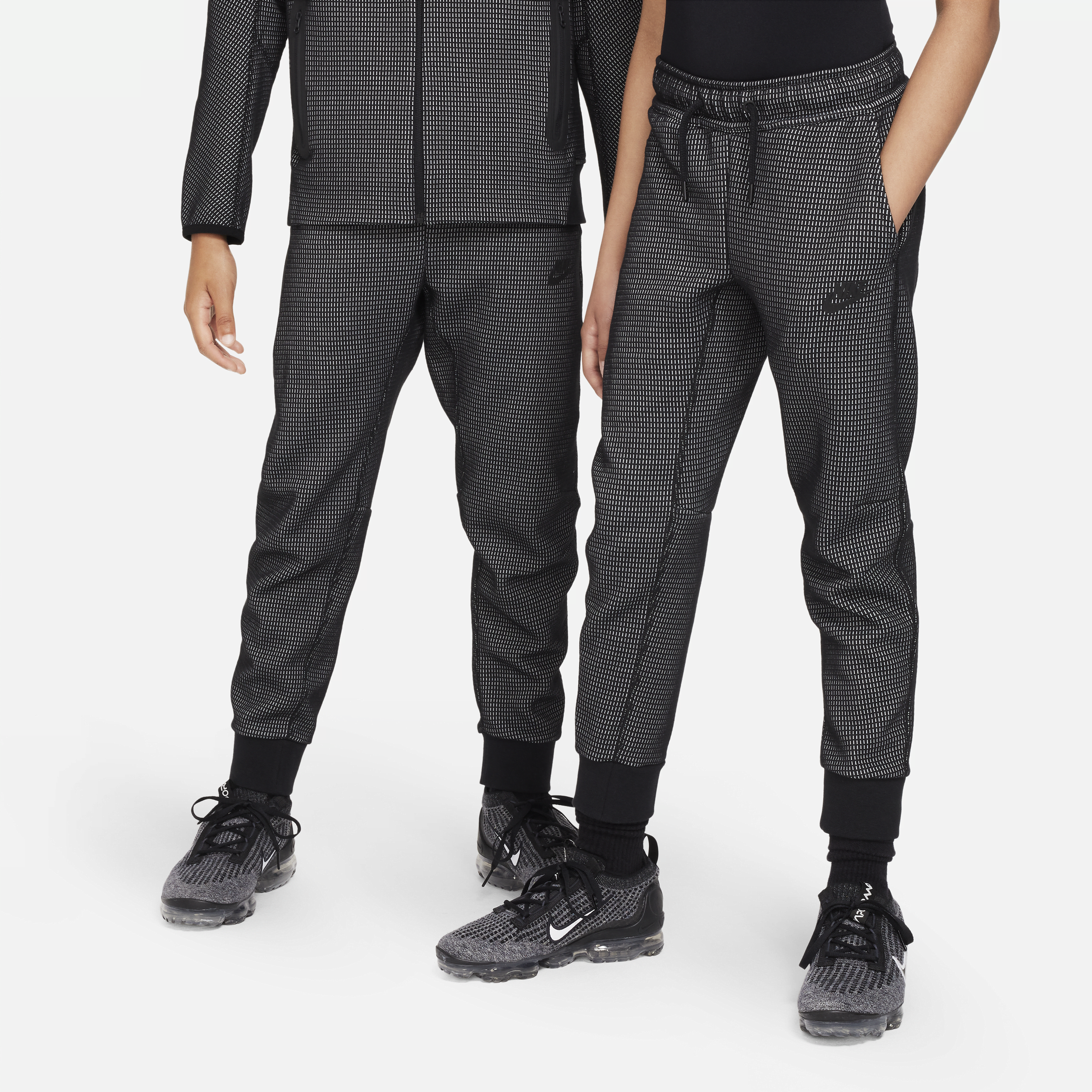 Børstede Nike Sportswear Tech Fleece Winterized-bukser til større børn (drenge) - sort