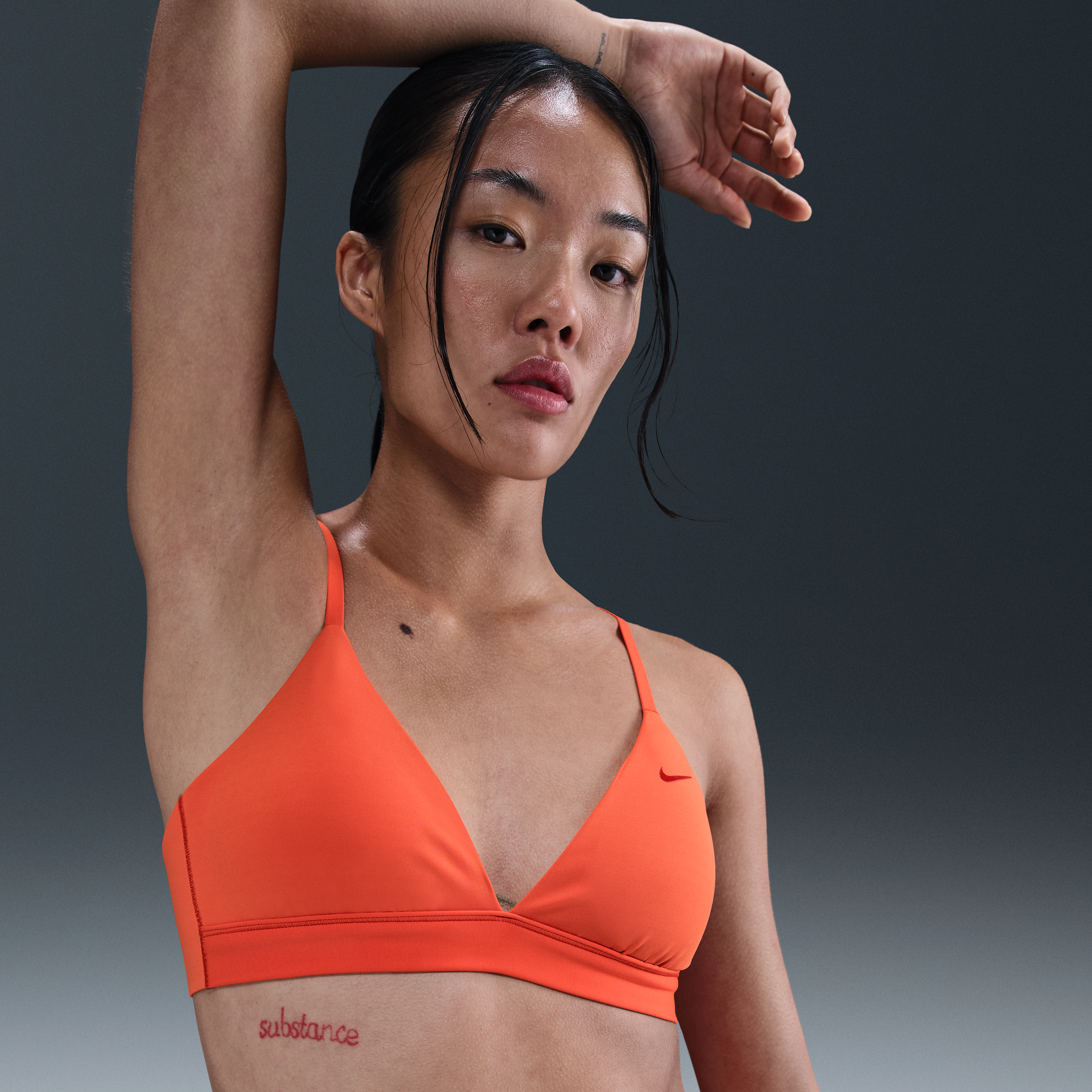【ナイキ(NIKE)公式ストア】ナイキ フォーム ウィメンズ ライトサポート パッディド トライアングル スポーツブラ HQ7004-633 レッド 【ナイキ(NIKE)公式ストア】ナイキ フォーム ウィメンズ ライトサポート パッディド トライアングル スポーツブラ HQ7004-633 レッド
