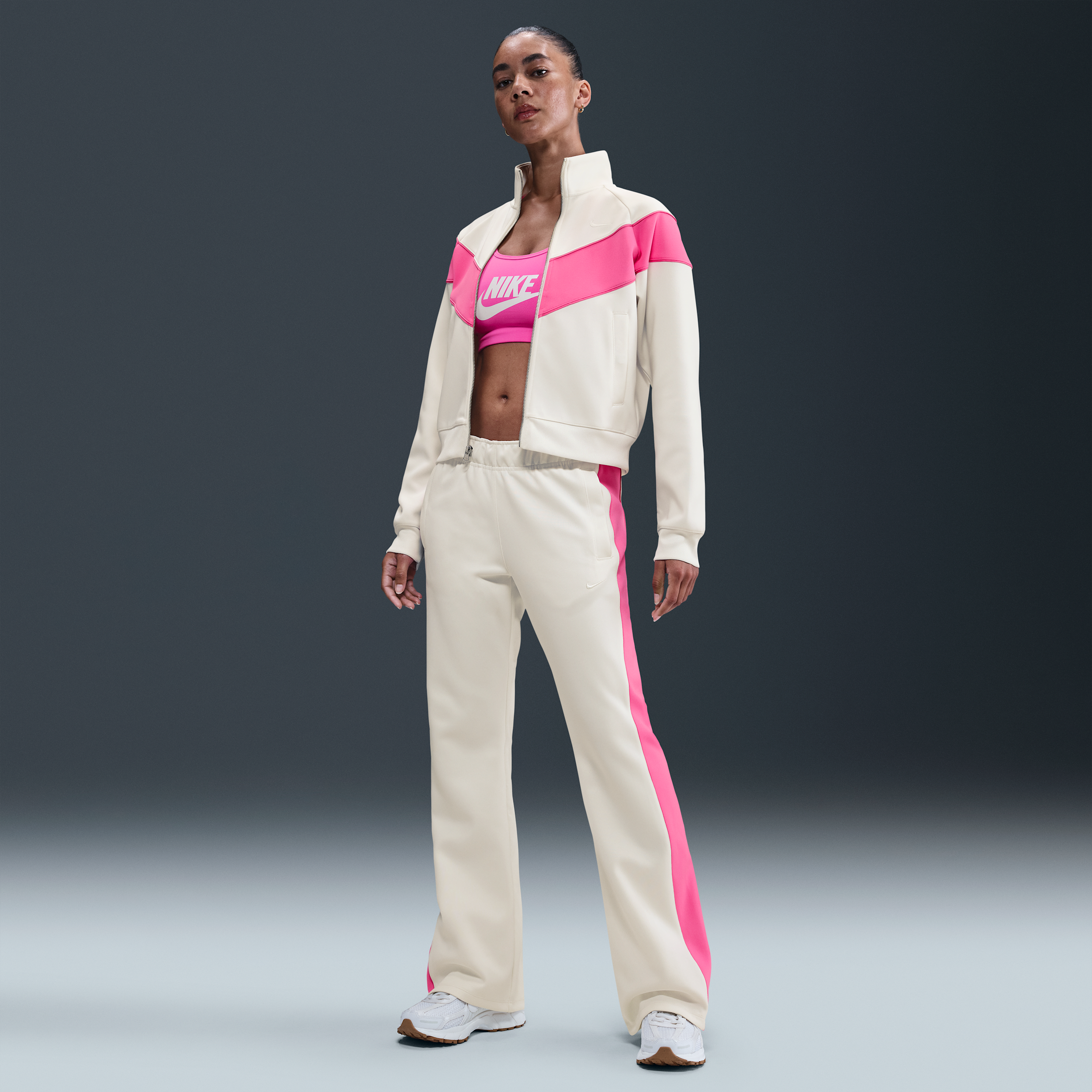 Pantaloni slim fit a vita media in maglia Nike Windrunner – Donna - Bianco