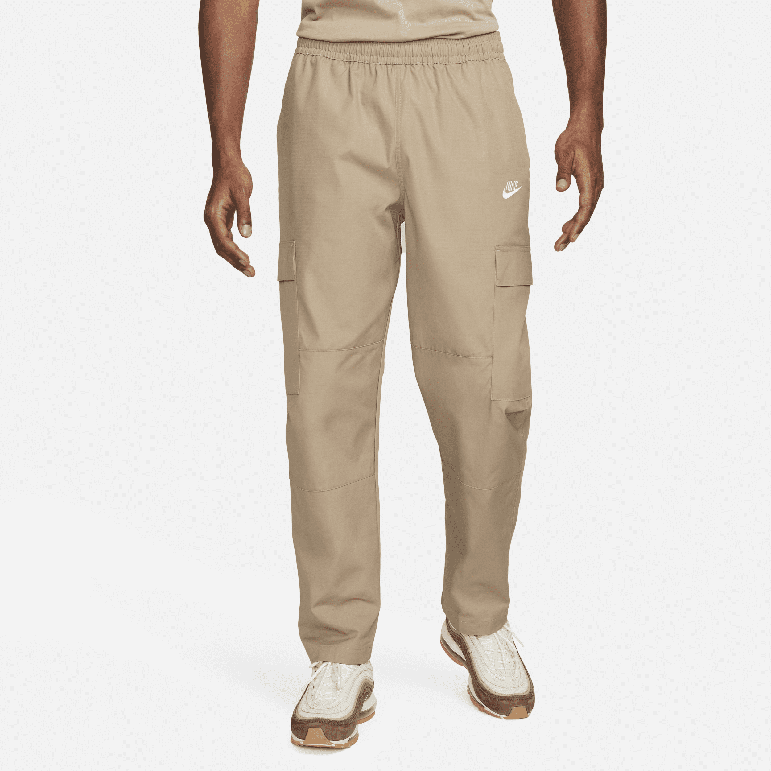 Pantaloni cargo in tessuto Nike Club – Uomo - Marrone