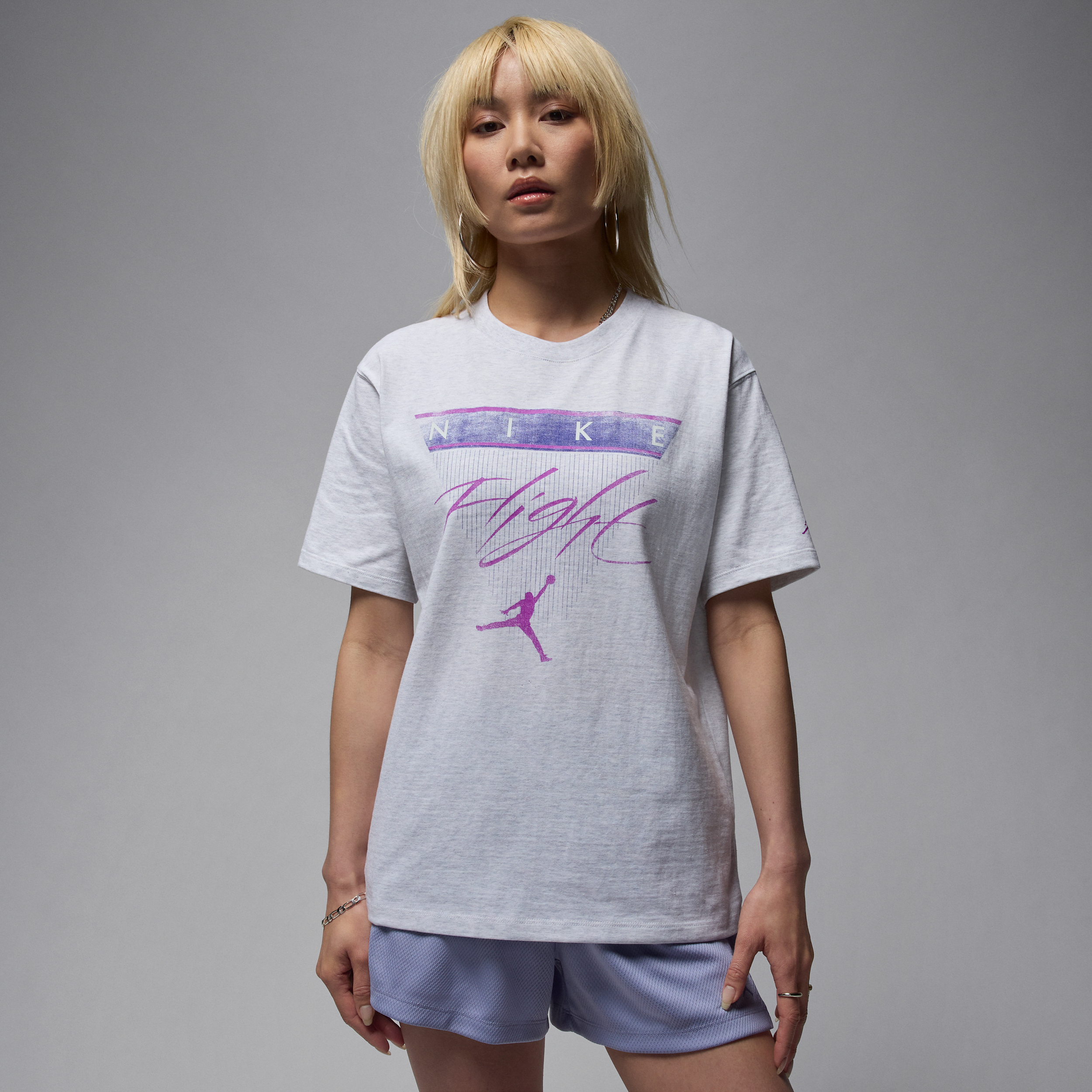 【ナイキ(NIKE)公式ストア】ジョーダン フライト ヘリテージ ウィメンズ グラフィック Tシャツ FQ3241-051 ブラウン 【ナイキ(NIKE)公式ストア】ジョーダン フライト ヘリテージ ウィメンズ グラフィック Tシャツ FQ3241-051 ブラウン