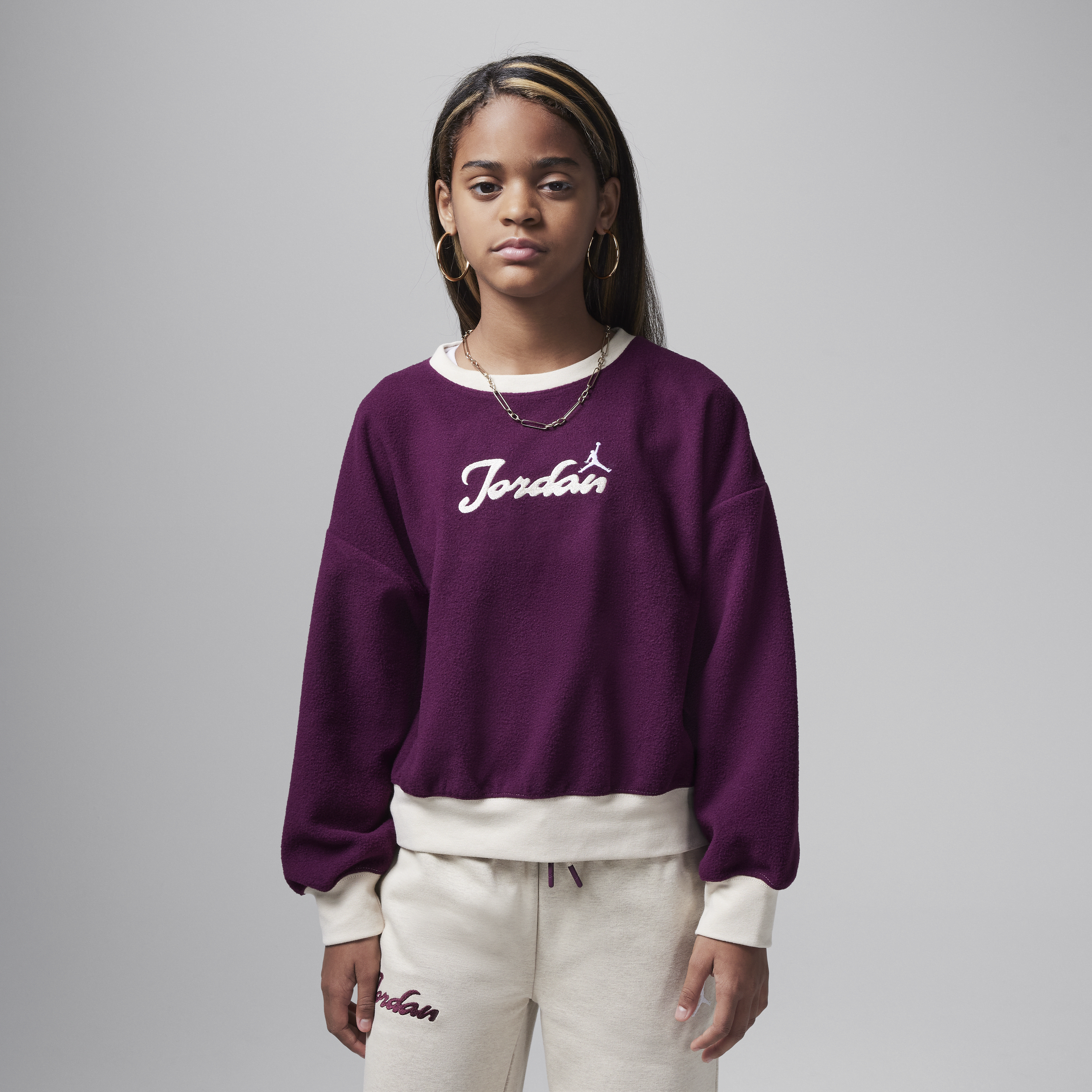 【ナイキ(NIKE)公式ストア】ジョーダン ジュニア メタエンチャントメント コージー クルー HQ8191-601 レッド 【ナイキ(NIKE)公式ストア】ジョーダン ジュニア メタエンチャントメント コージー クルー HQ8191-601 レッド