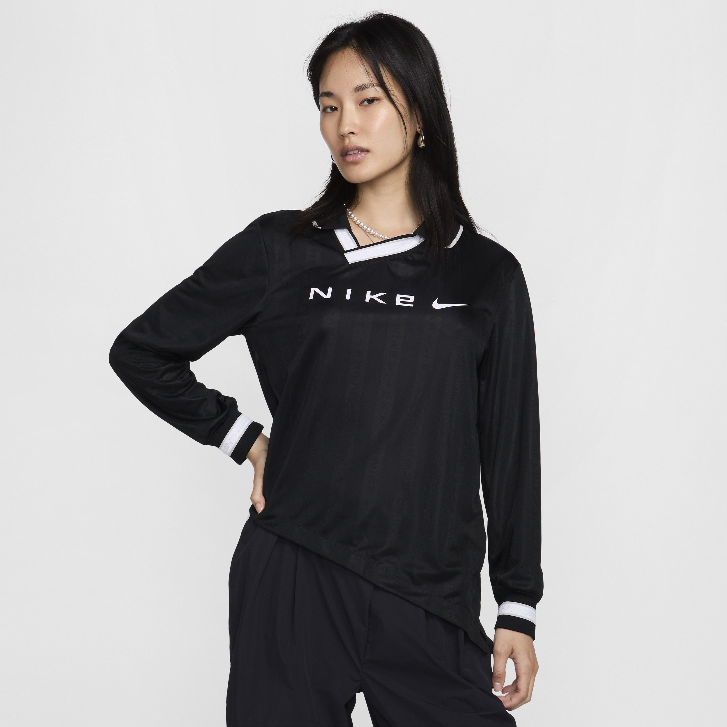 【ナイキ(NIKE)公式ストア】ナイキ スポーツウェア コレクション ウィメンズ Dri-FIT ジャカード ロングスリーブ ジャージー FV7539-010 ブラック 【ナイキ(NIKE)公式ストア】ナイキ スポーツウェア コレクション ウィメンズ Dri-FIT ジャカード ロングスリーブ ジャージー FV7539-010 ブラック