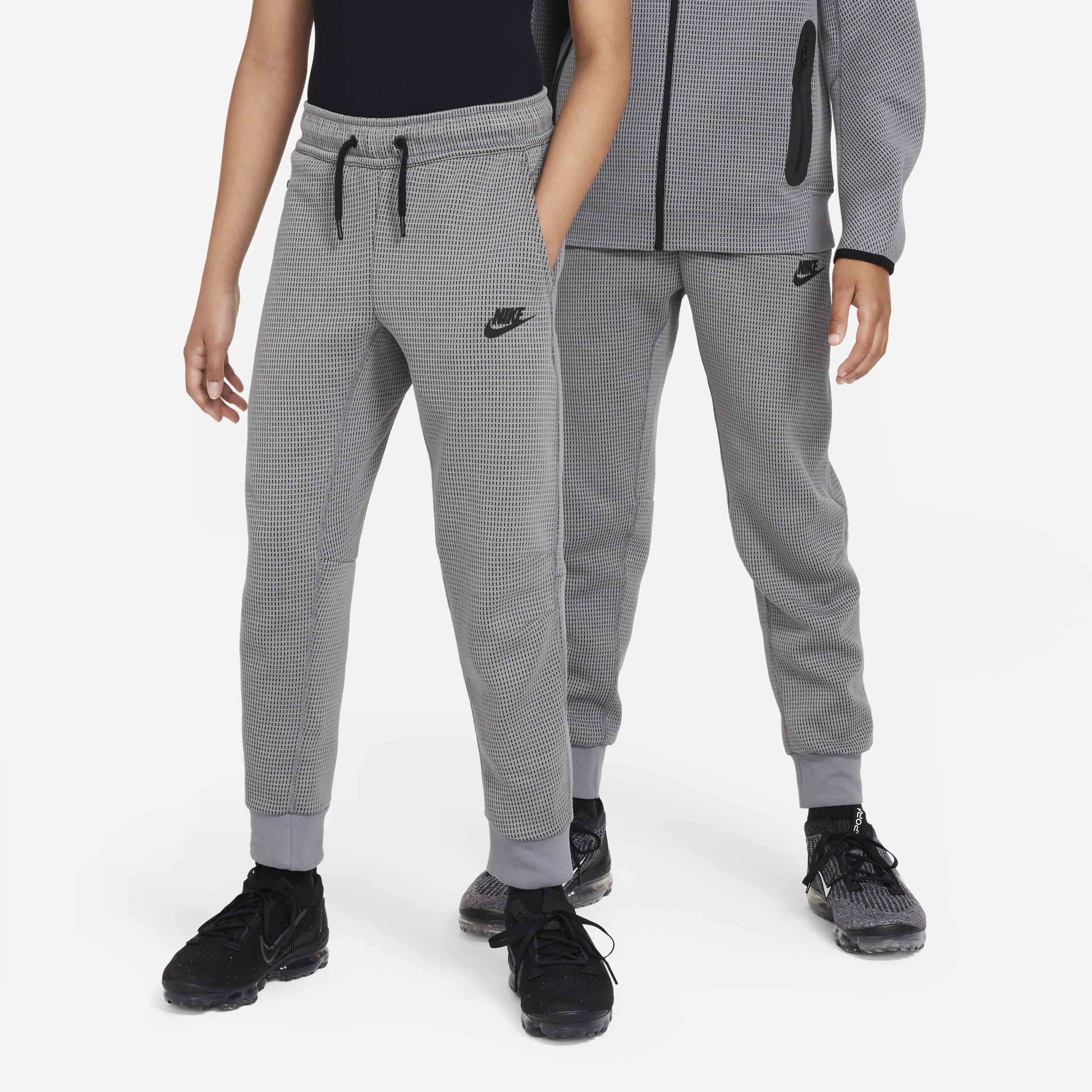 Børstede Nike Sportswear Tech Fleece Winterized-bukser til større børn (drenge) - grå