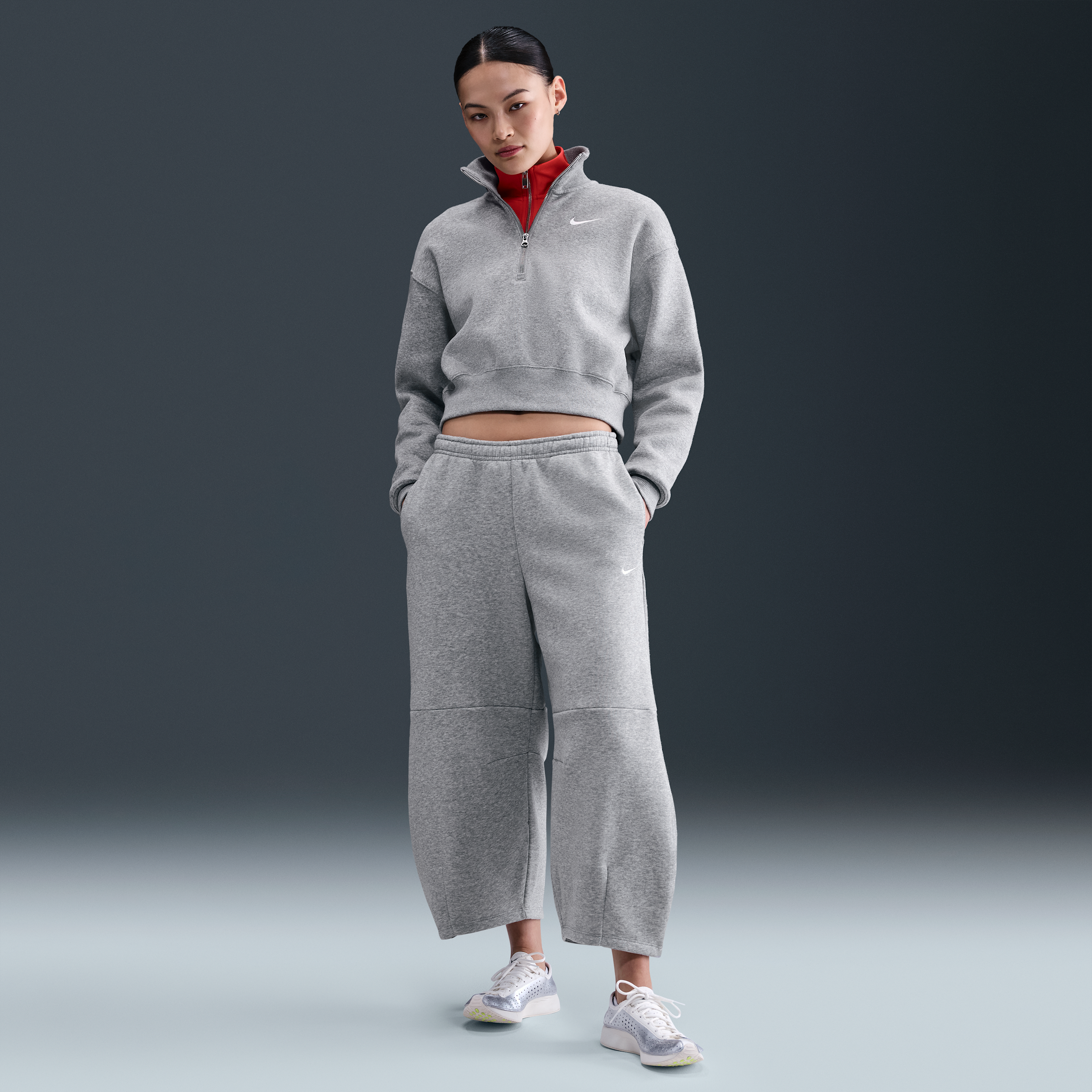 【ナイキ(NIKE)公式ストア】ナイキ スポーツウェア フェニックス フリース ウィメンズ ルーズ ミッドライズ バレルパンツ IM7475-063 グレー 【ナイキ(NIKE)公式ストア】ナイキ スポーツウェア フェニックス フリース ウィメンズ ルーズ ミッドライズ バレルパンツ IM7475-063 グレー