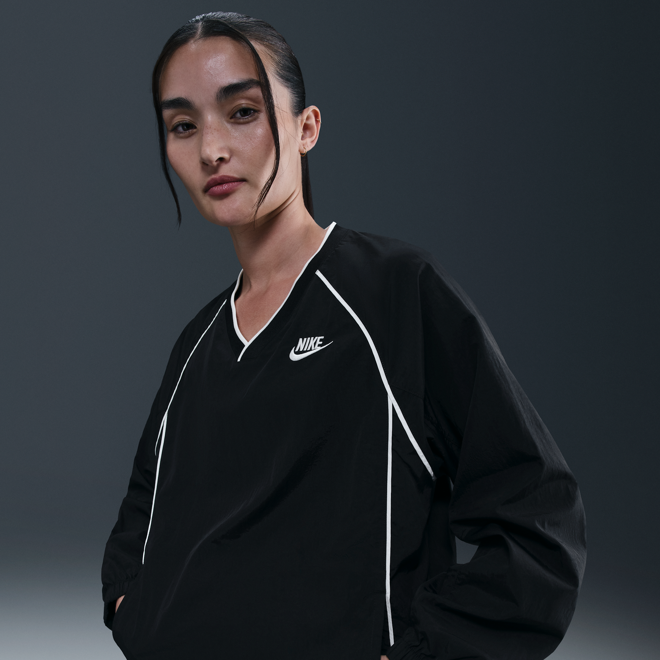 【ナイキ(NIKE)公式ストア】ナイキ スポーツウェア ウィンドランナー ウィメンズ トレーナー トップ IM7448-010 ブラック 【ナイキ(NIKE)公式ストア】ナイキ スポーツウェア ウィンドランナー ウィメンズ トレーナー トップ IM7448-010 ブラック